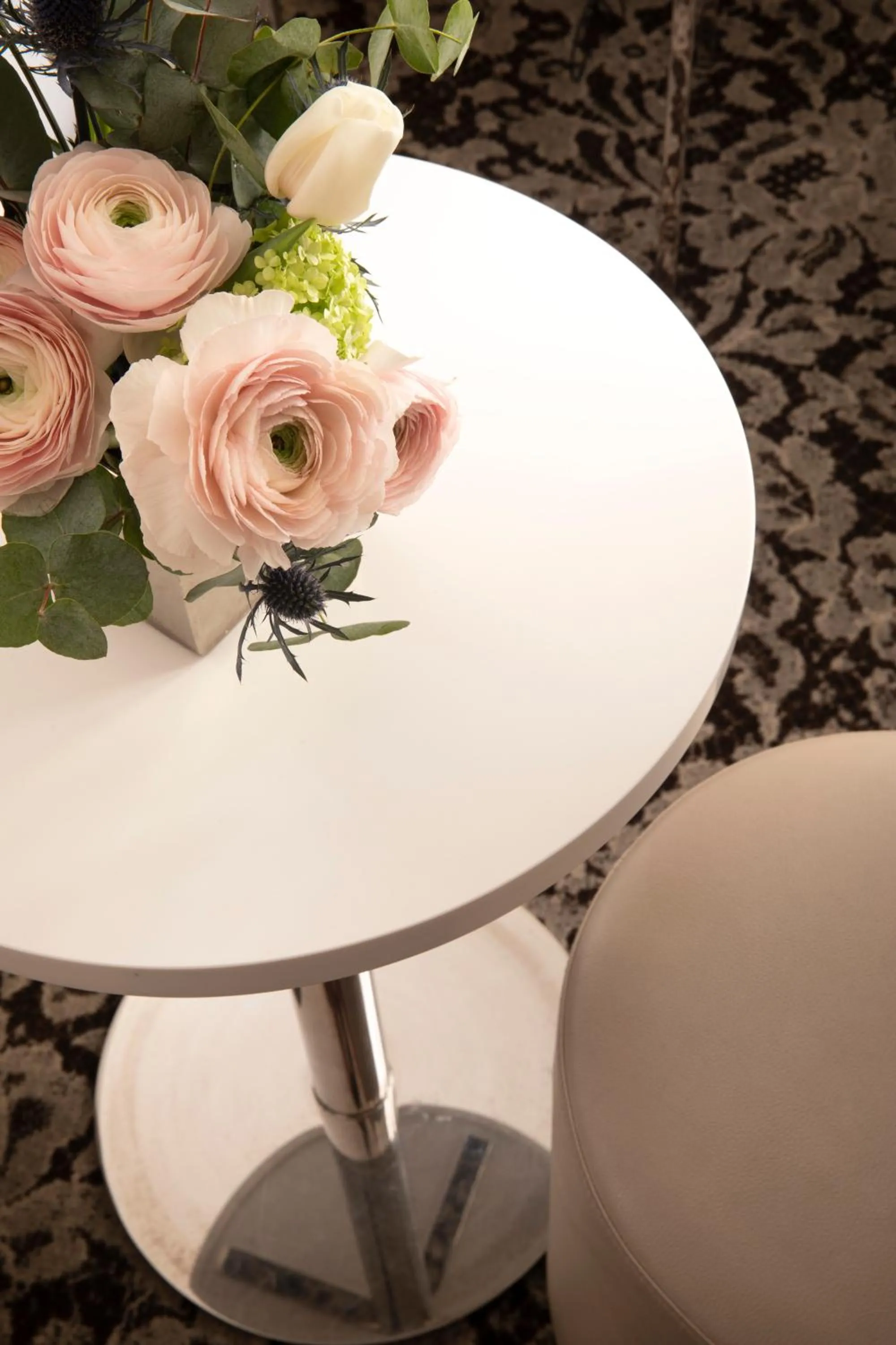 Decorative detail in Longchamp Elysées