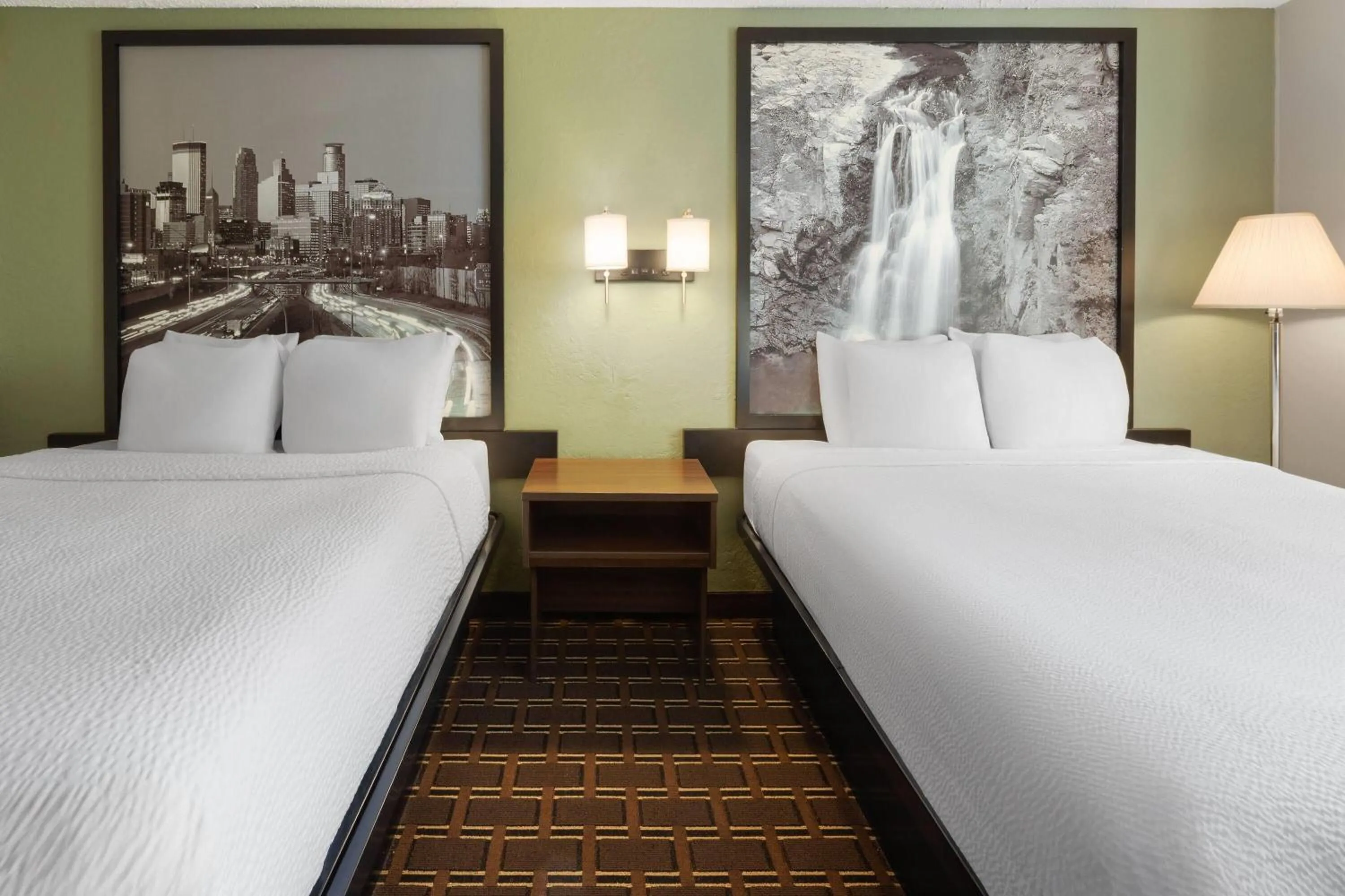 Photo of the whole room, Bed in Super 8 by Wyndham Winona MN