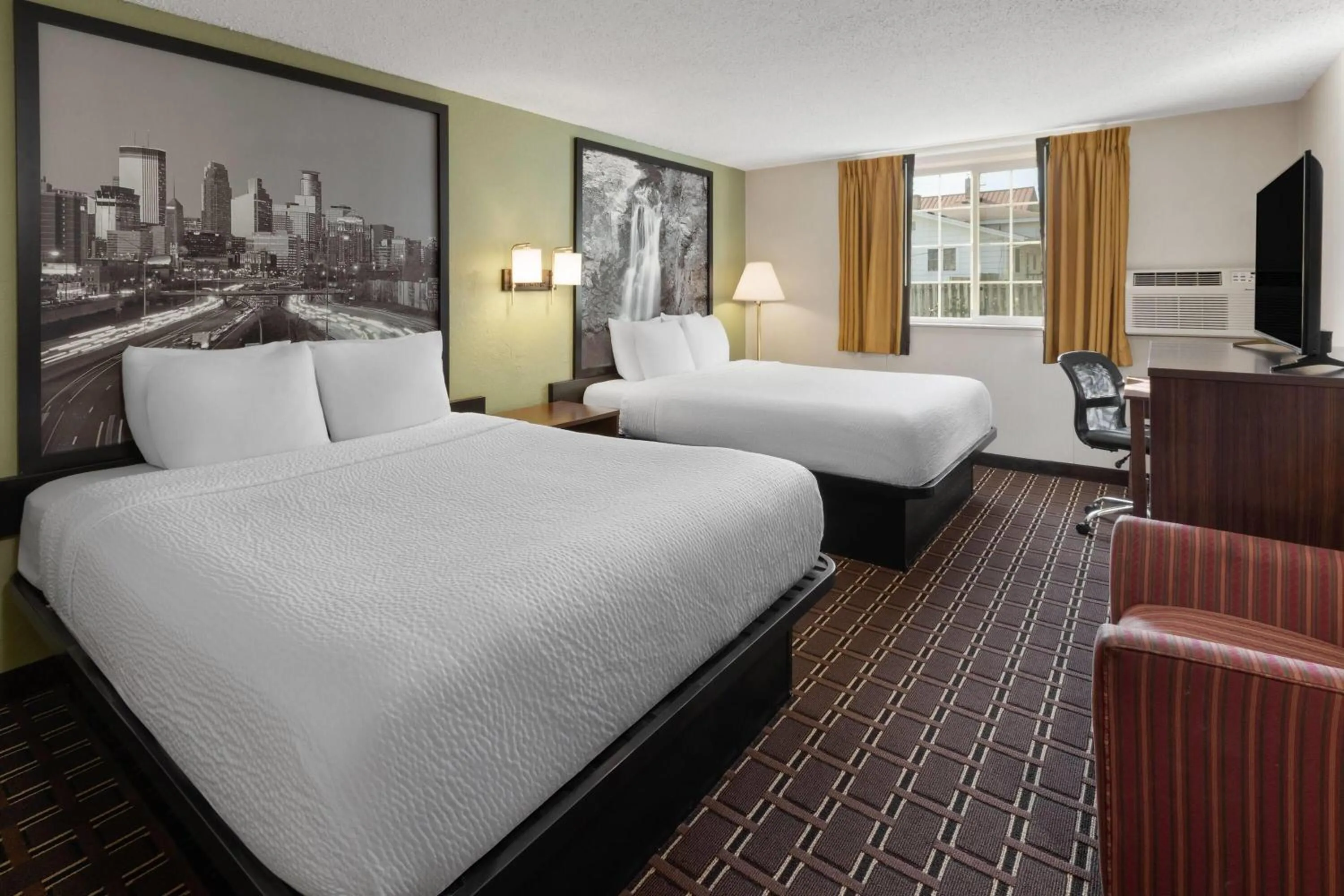 Photo of the whole room, Bed in Super 8 by Wyndham Winona MN