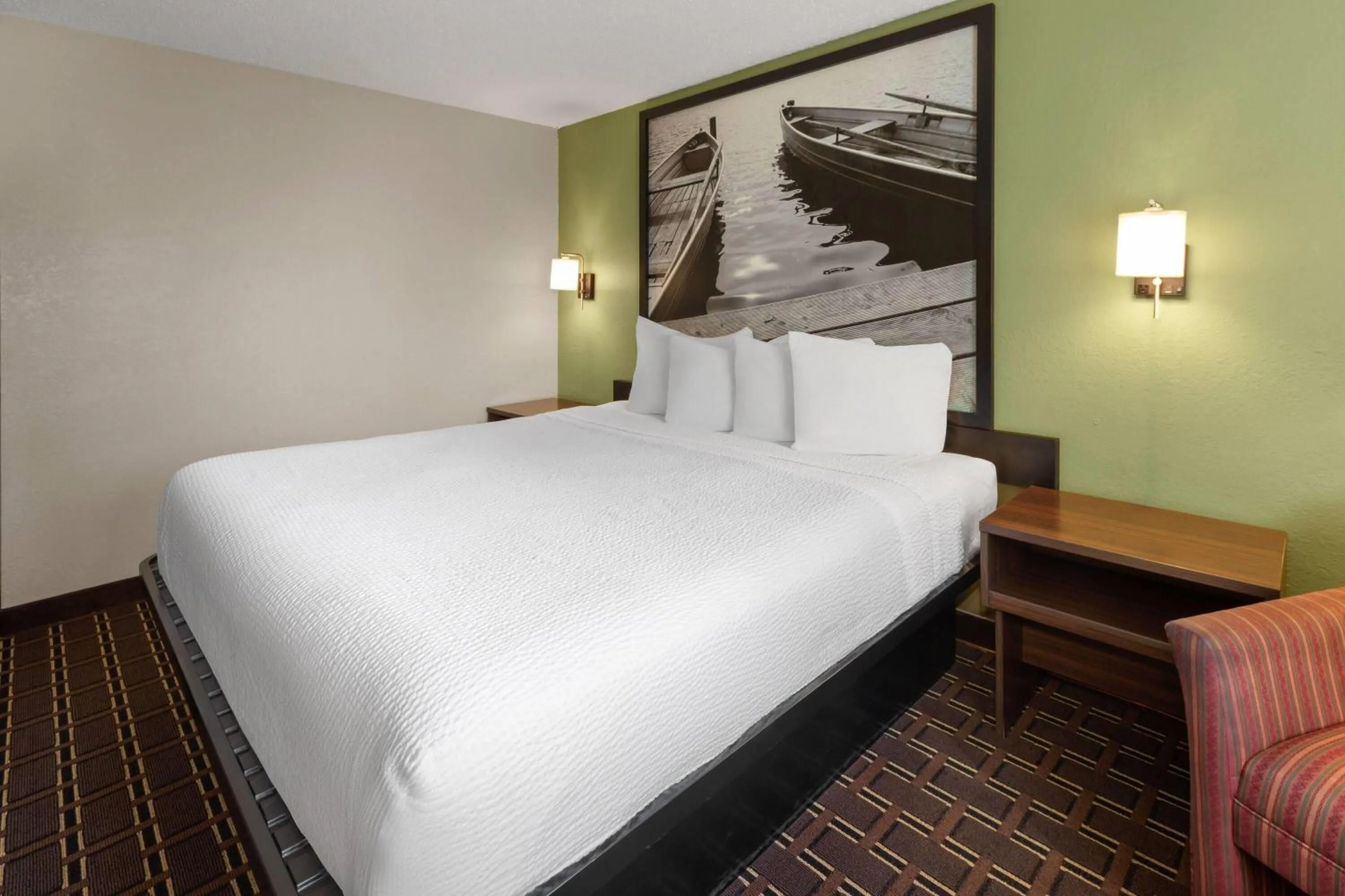 Photo of the whole room, Bed in Super 8 by Wyndham Winona MN