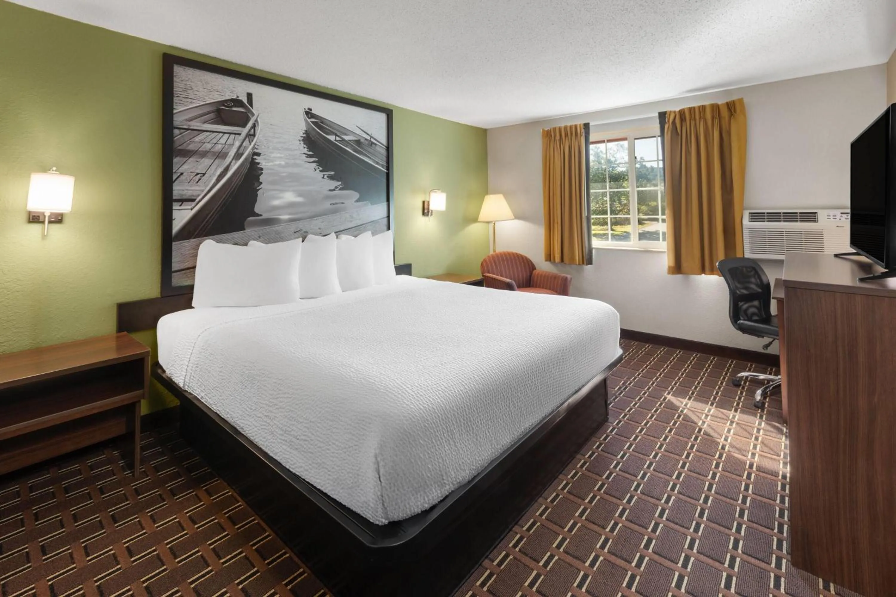 Photo of the whole room, Bed in Super 8 by Wyndham Winona MN