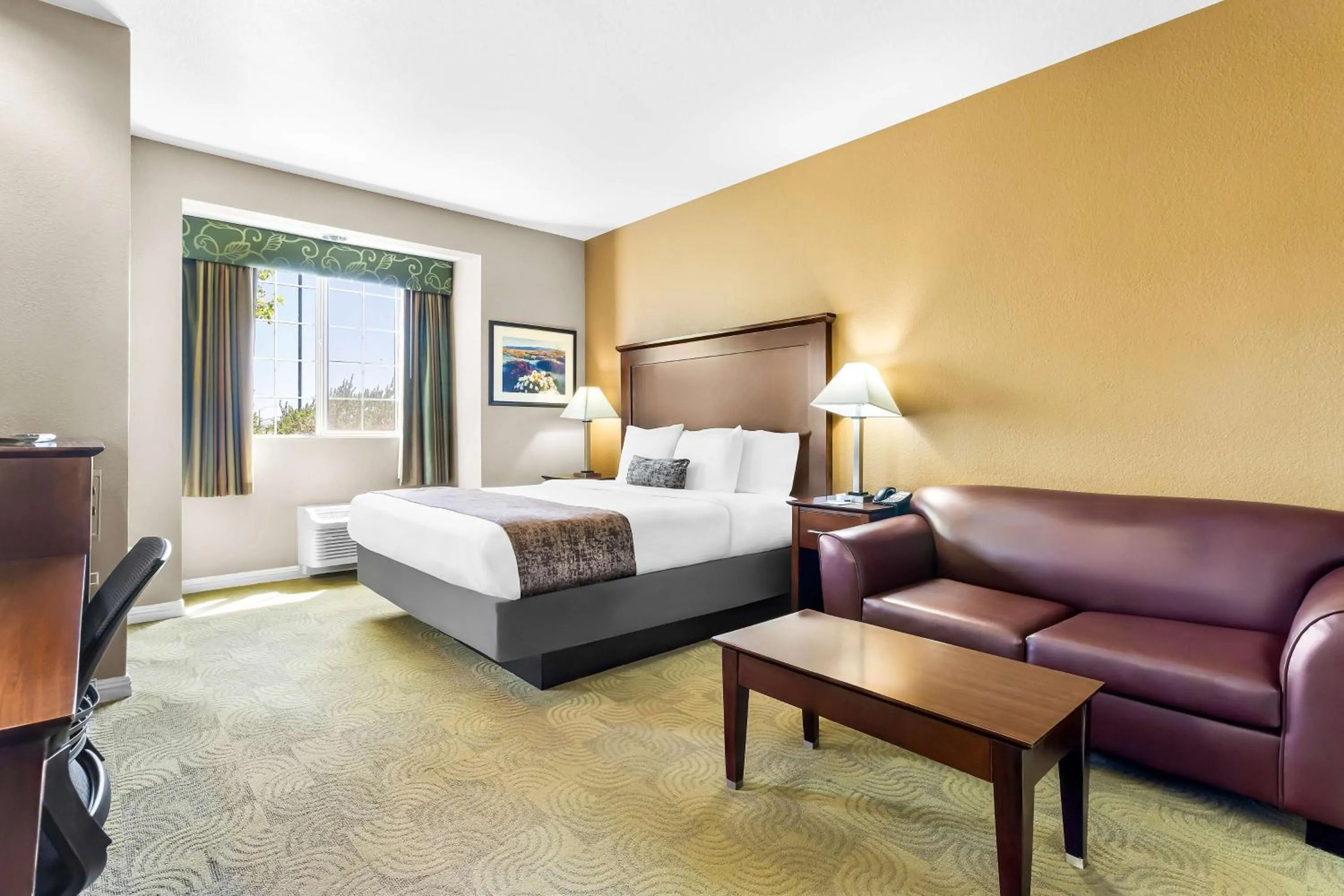 Bedroom, Bed in Best Western California City Inn & Suites