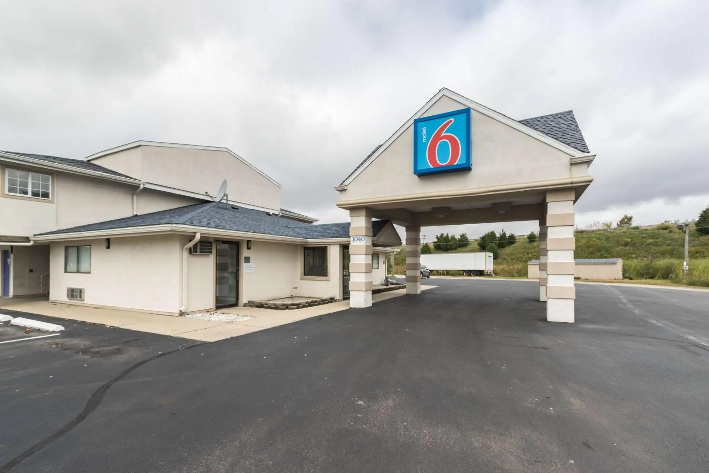 Property building in Motel 6-Crawfordsville, IN