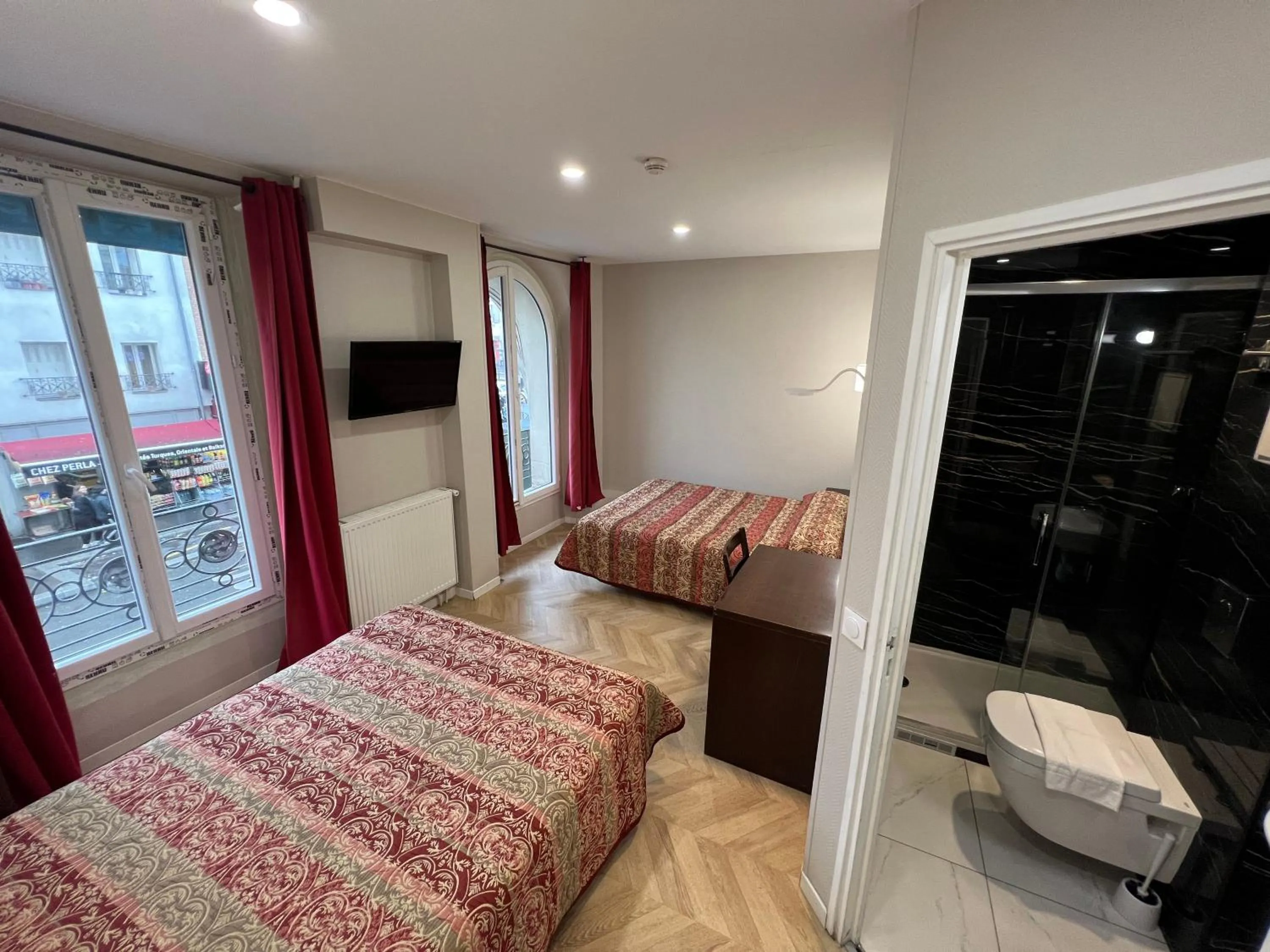 Bed in Hipotel Paris Printania Maraichers