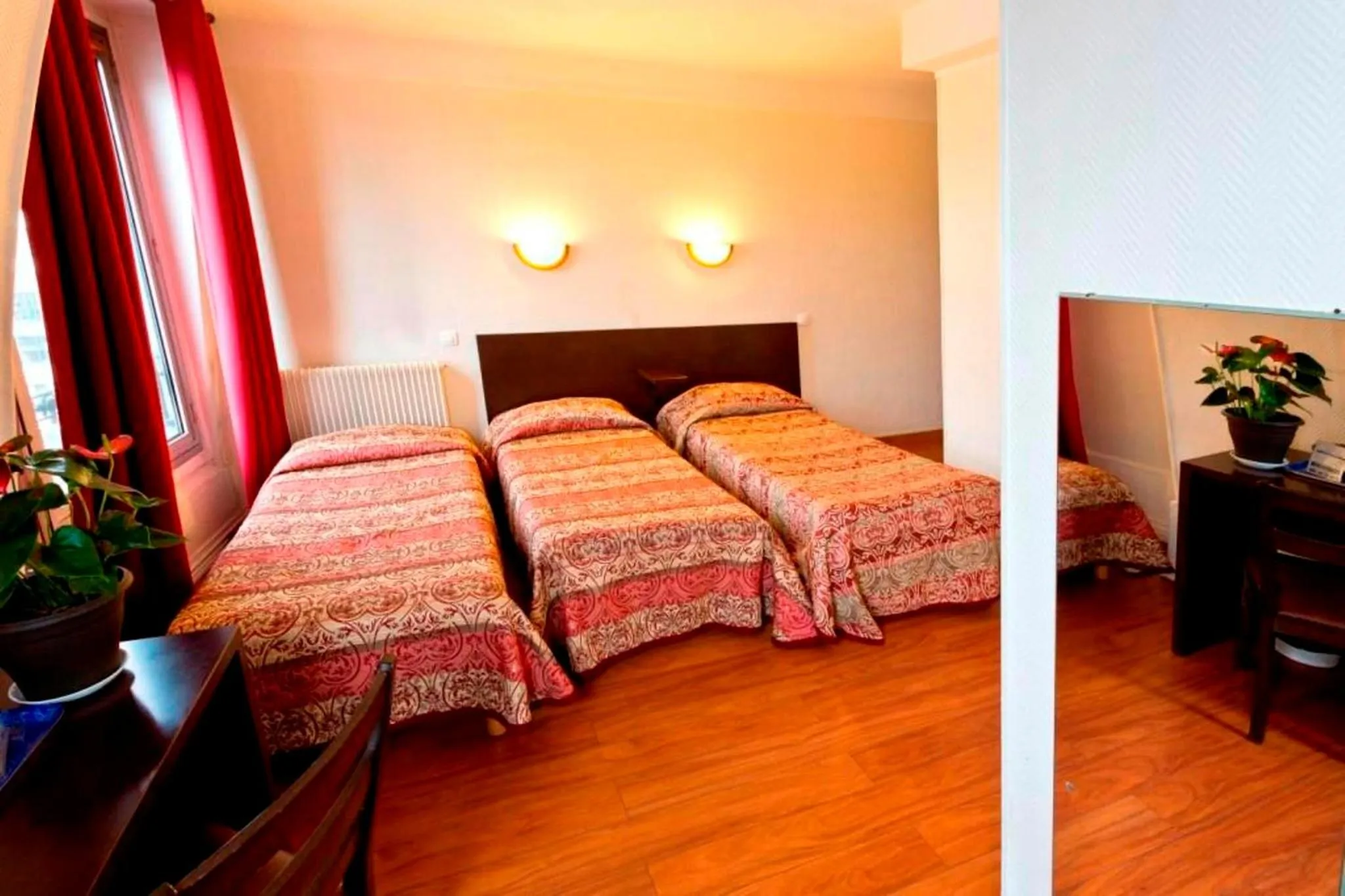 Bed in Hipotel Paris Printania Maraichers