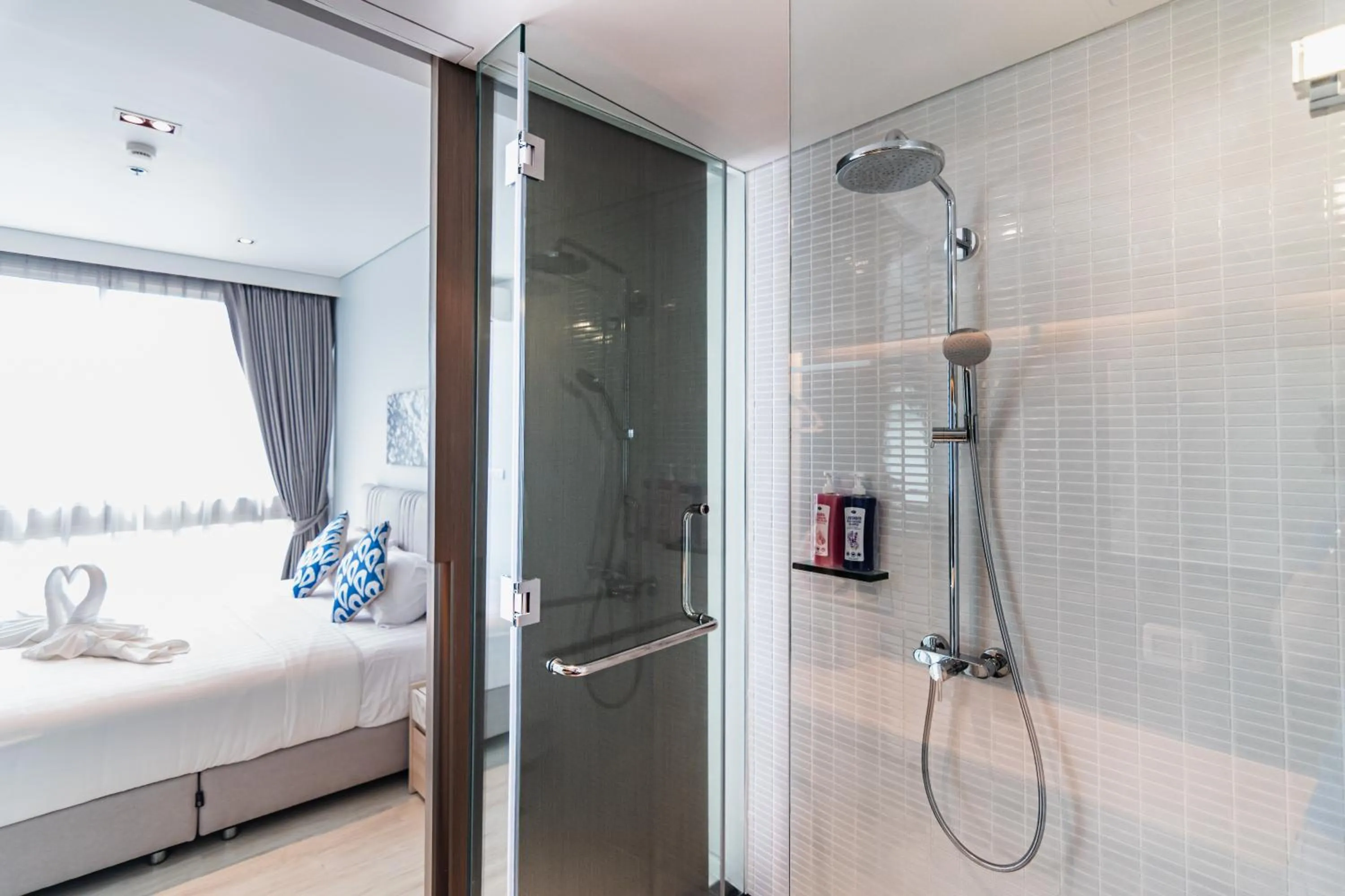 Shower in Pattaya Holiday at Veranda Residence Pattaya
