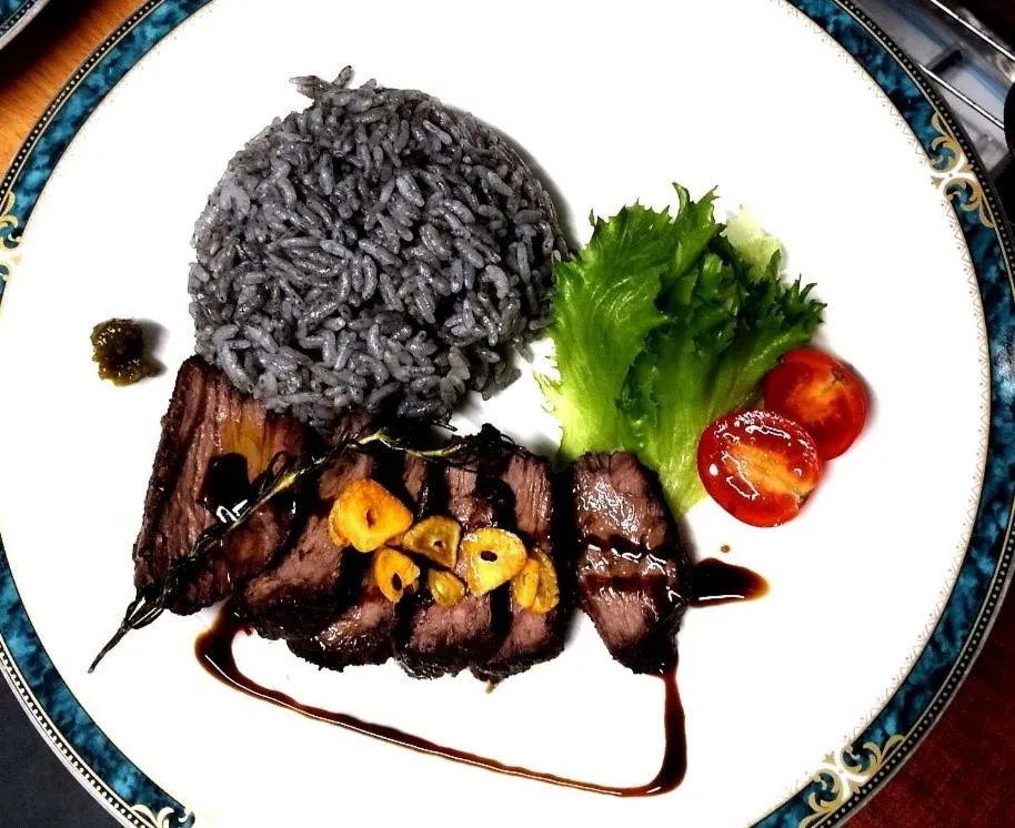 Restaurant/places to eat in Blue Suites Hanamuro on the beach