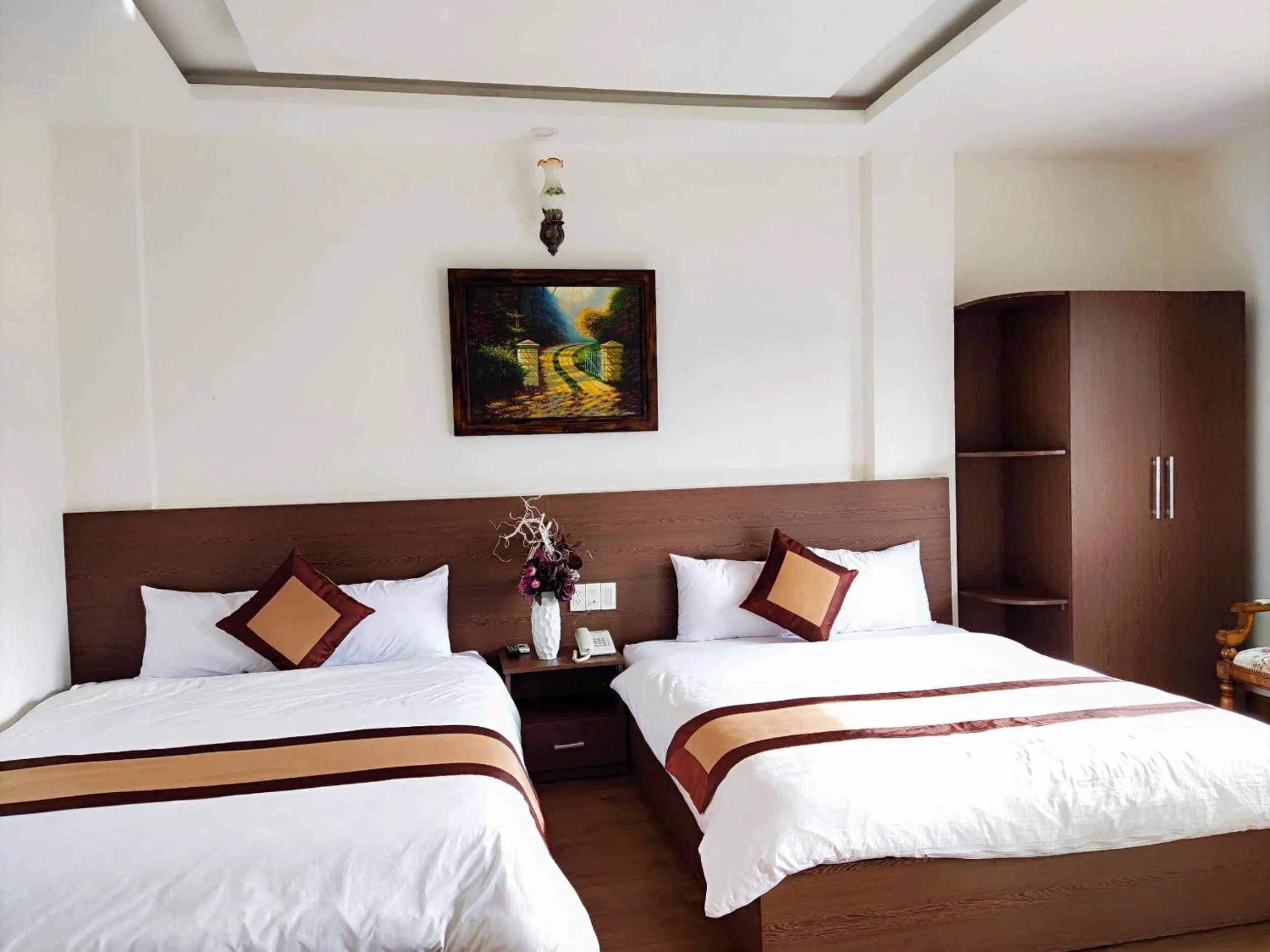 Bed in New Hampton Suits-Tam Xuan Centre Hotel