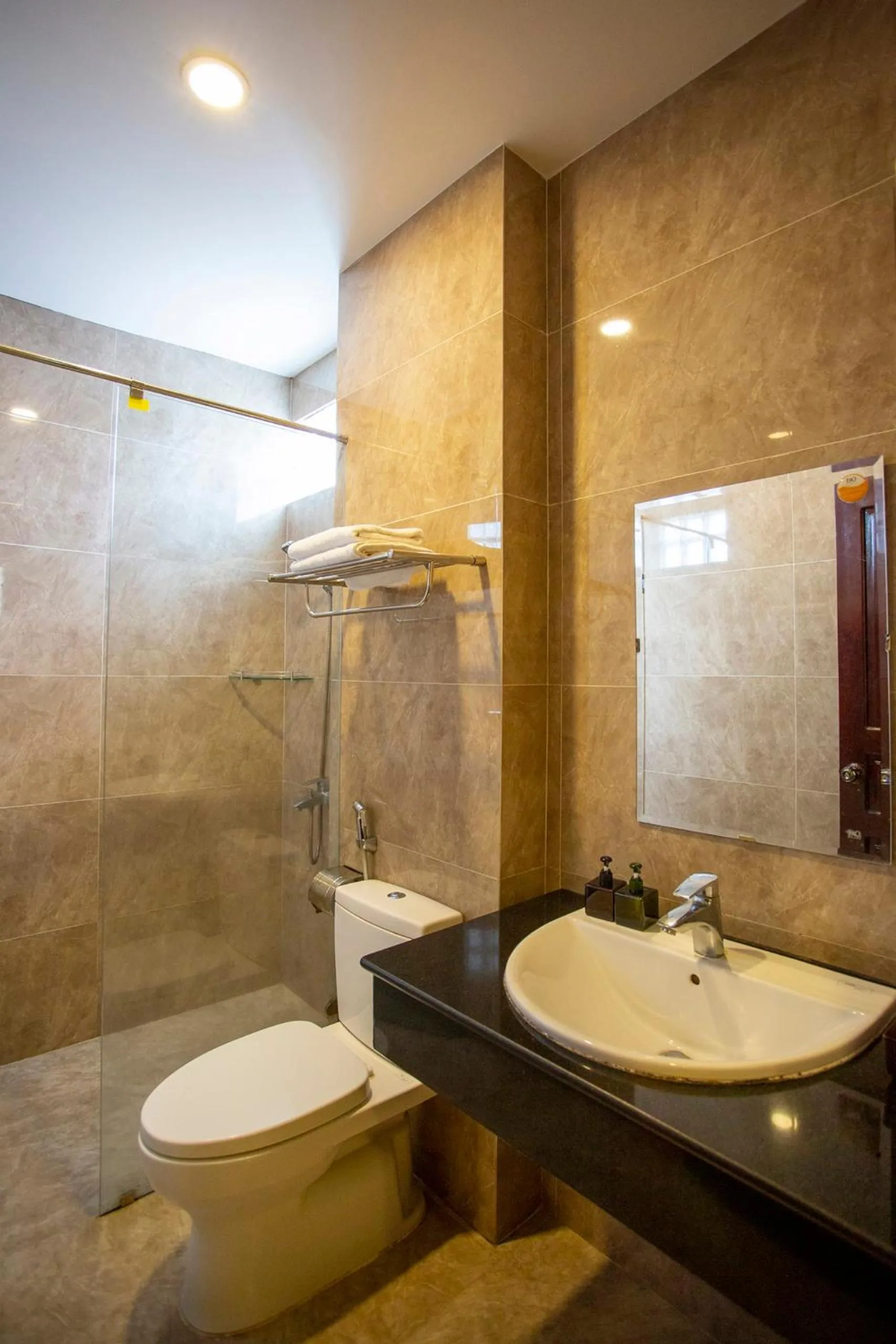 Toilet in New Hampton Suits-Tam Xuan Centre Hotel