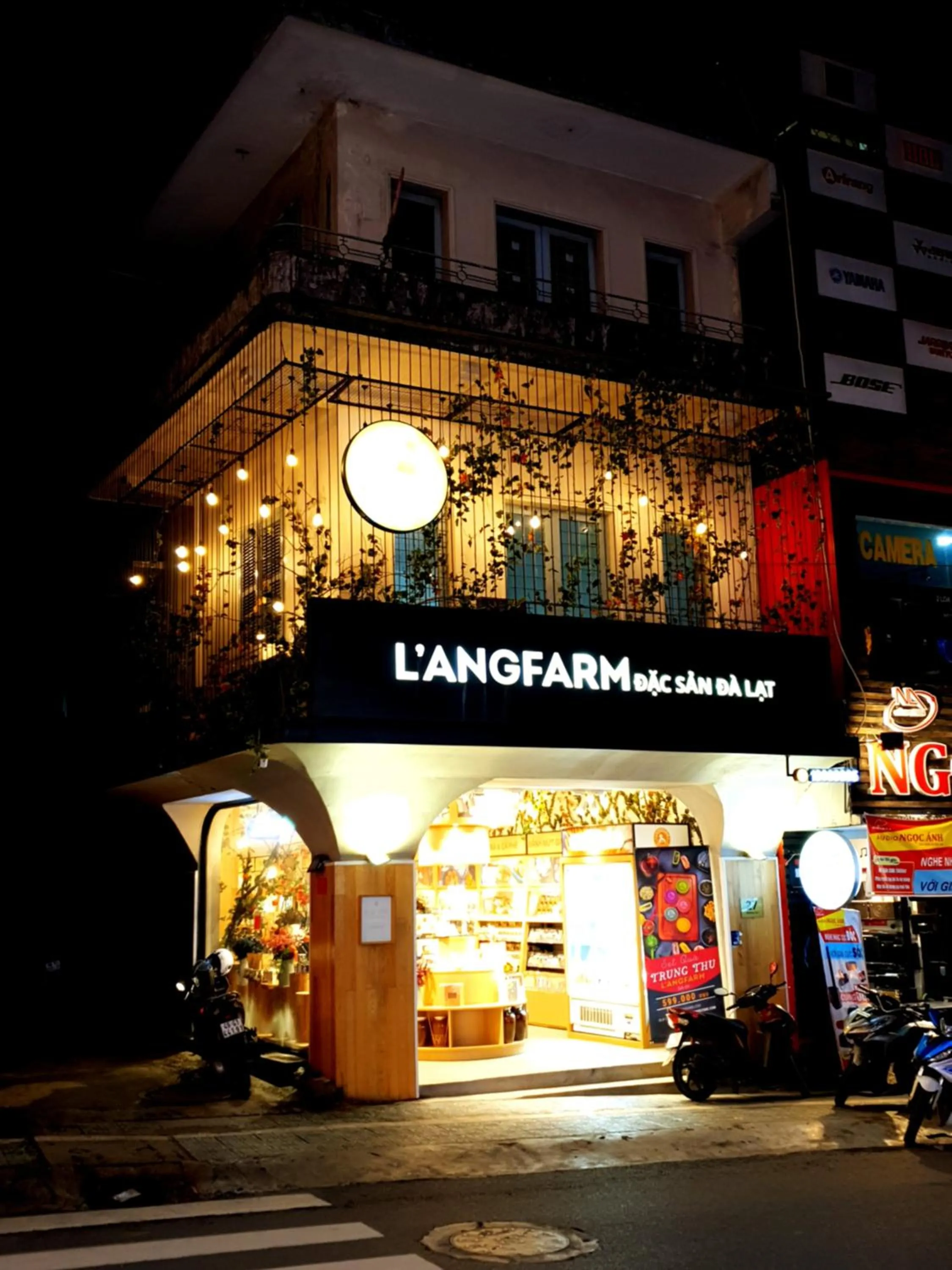 Supermarket/grocery shop in New Hampton Suits-Tam Xuan Centre Hotel