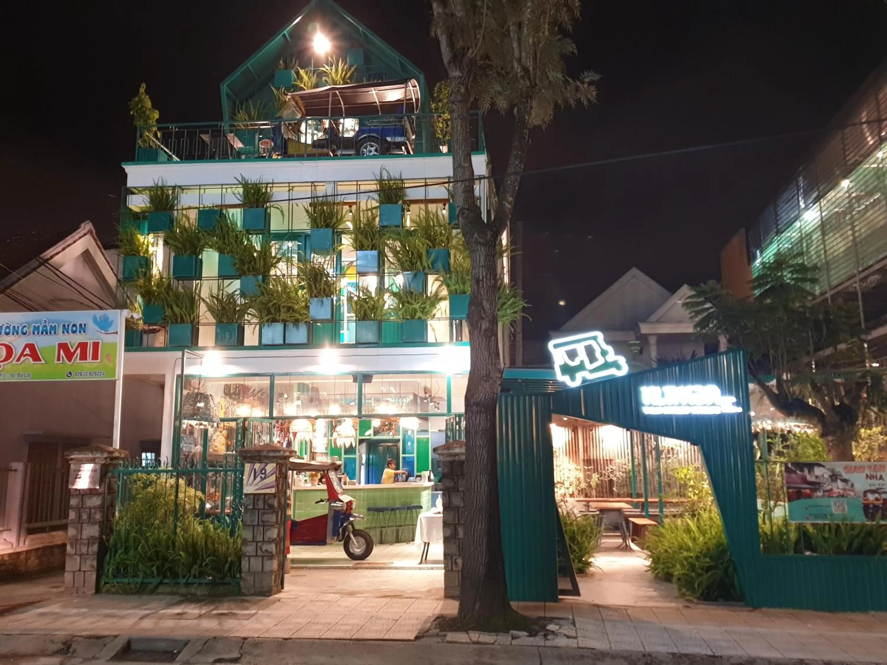 Restaurant/places to eat in New Hampton Suits-Tam Xuan Centre Hotel