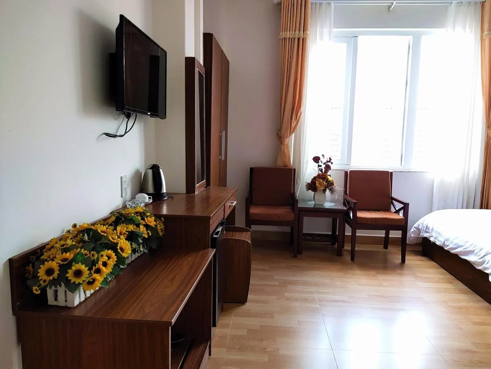 Seating area, Bed in New Hampton Suits-Tam Xuan Centre Hotel