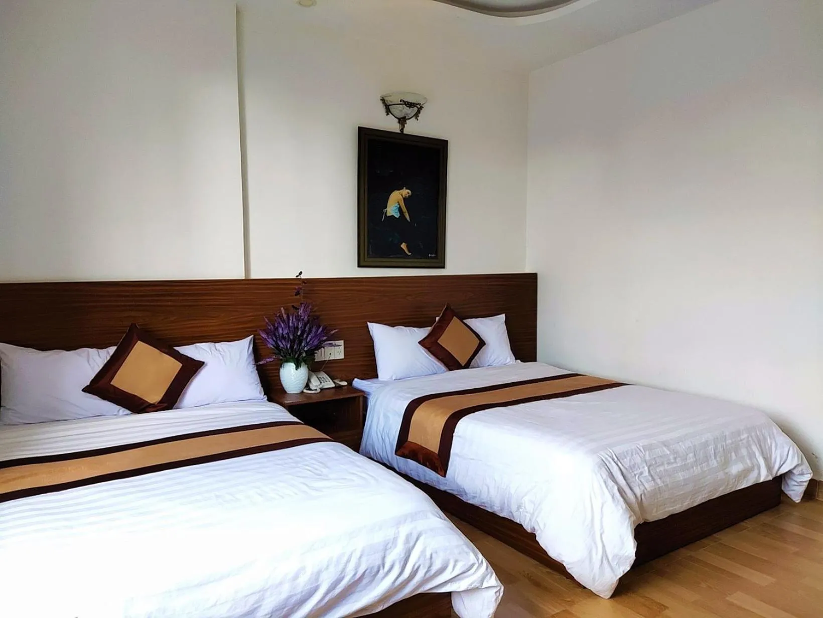 Bed in New Hampton Suits-Tam Xuan Centre Hotel