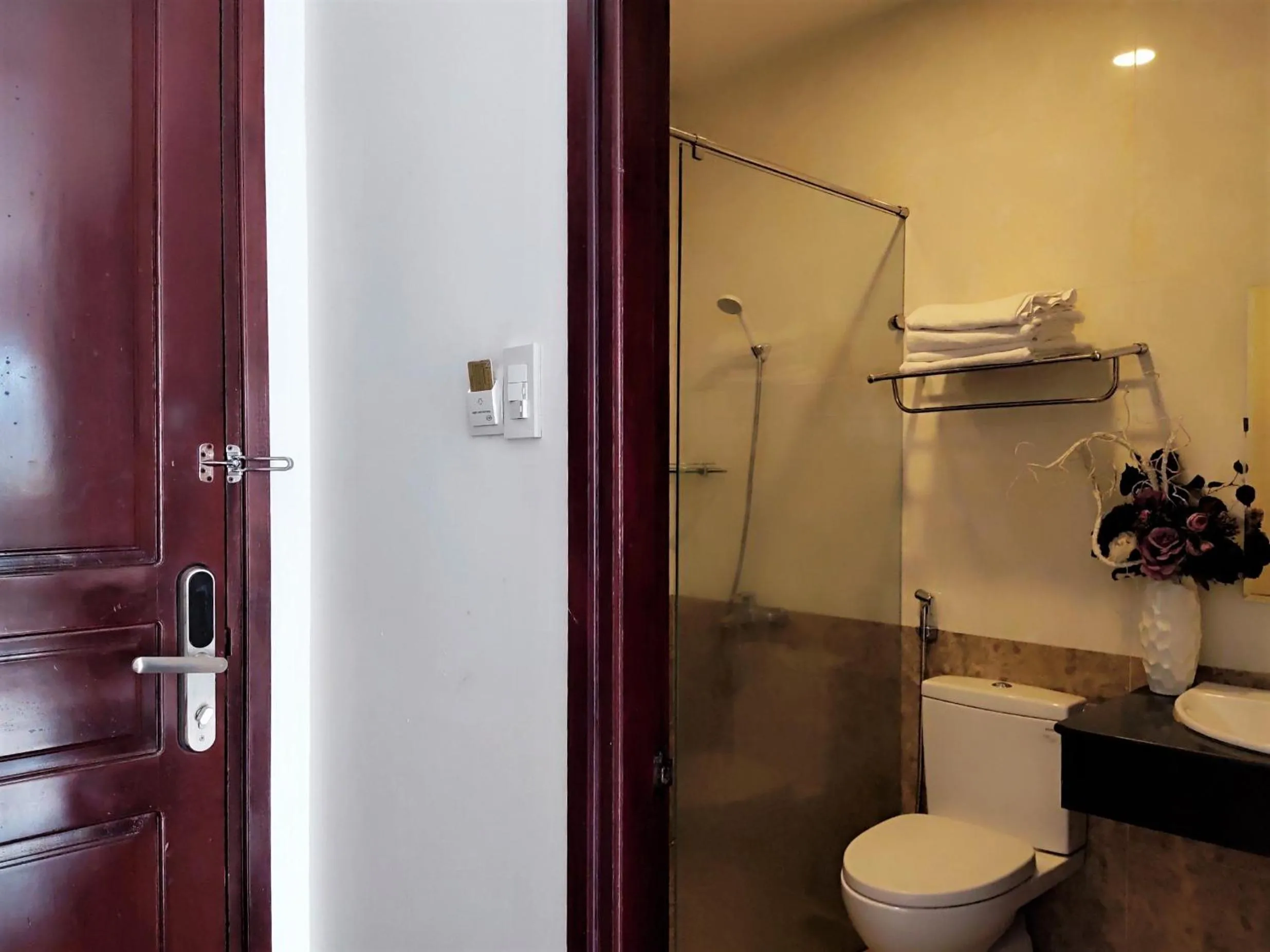 Shower in New Hampton Suits-Tam Xuan Centre Hotel