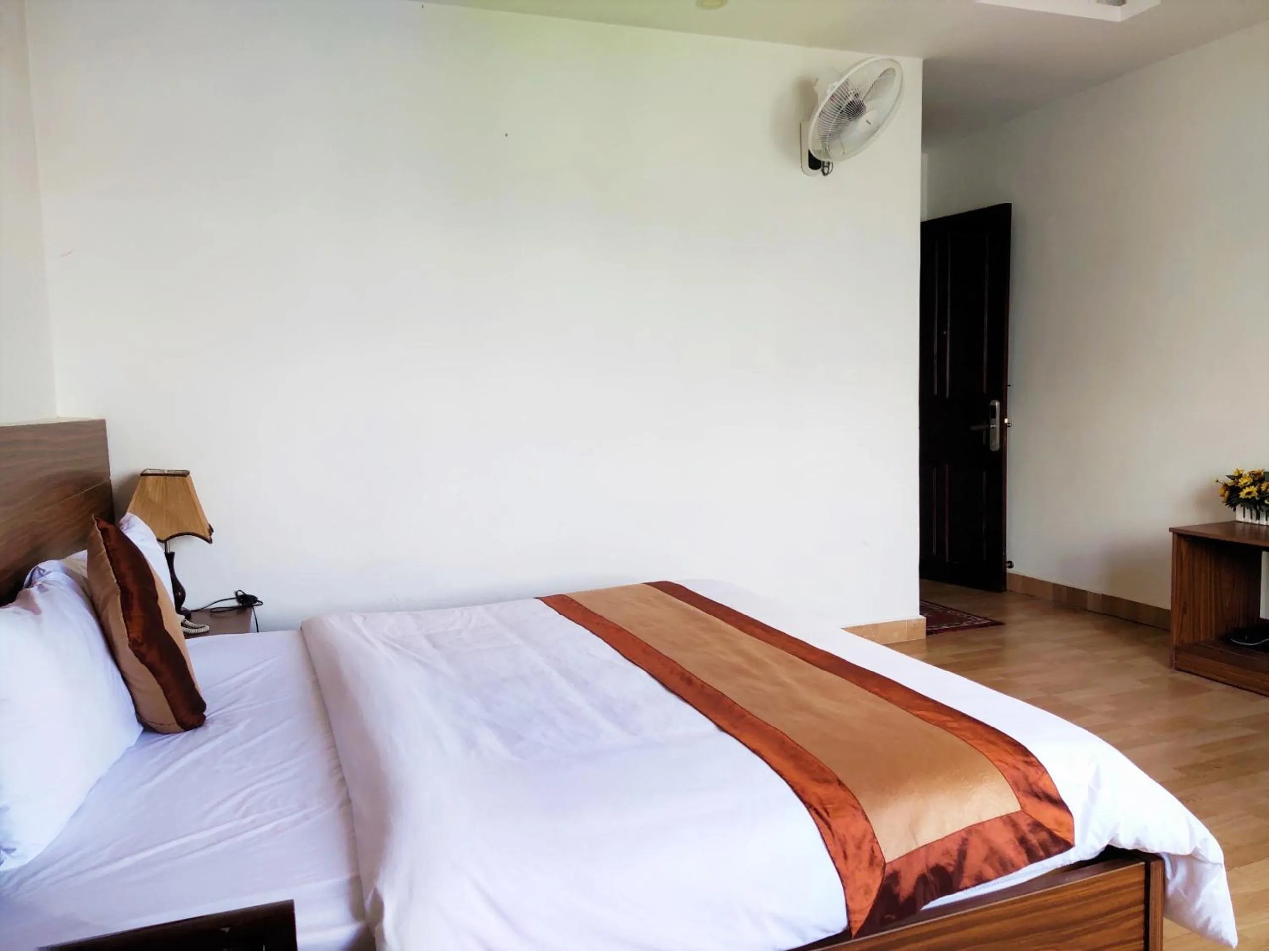 Bed in New Hampton Suits-Tam Xuan Centre Hotel