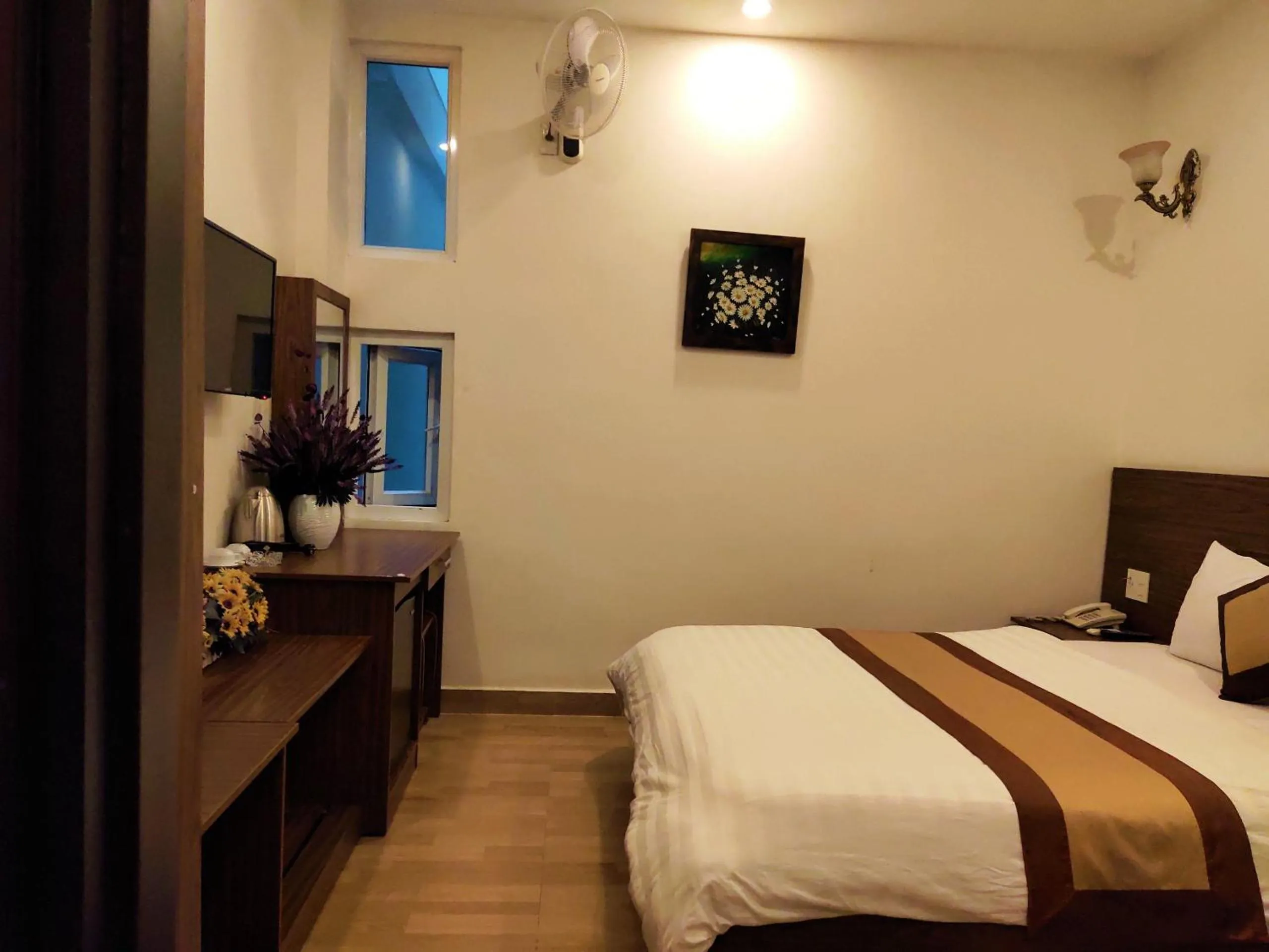 Bed in New Hampton Suits-Tam Xuan Centre Hotel