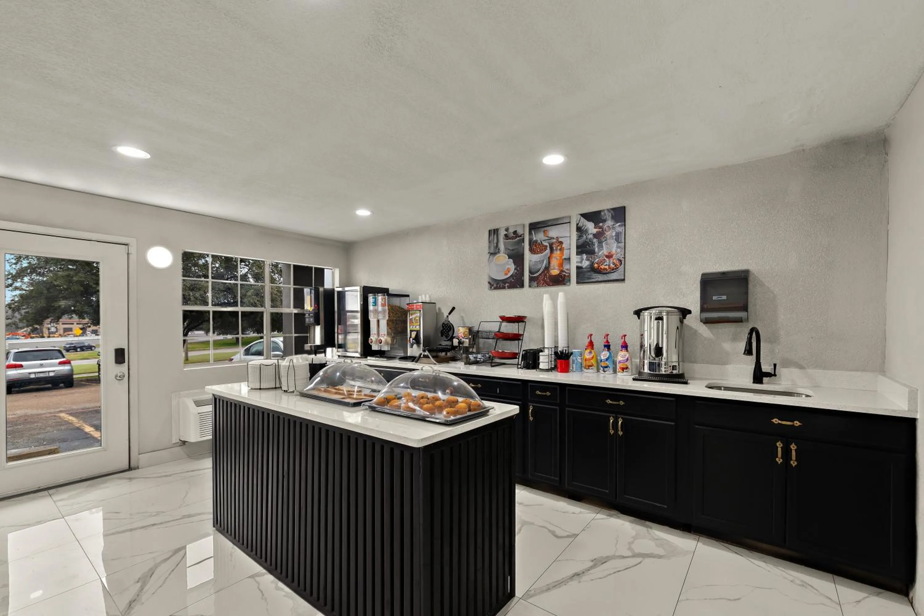 Breakfast in Knights Inn - Belton/Temple