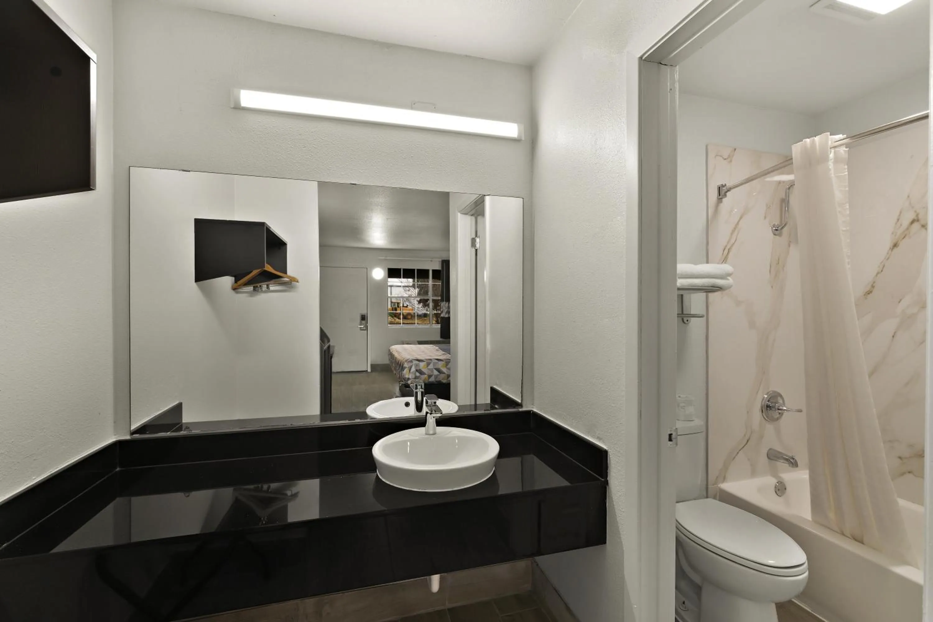 Shower in Knights Inn - Belton/Temple