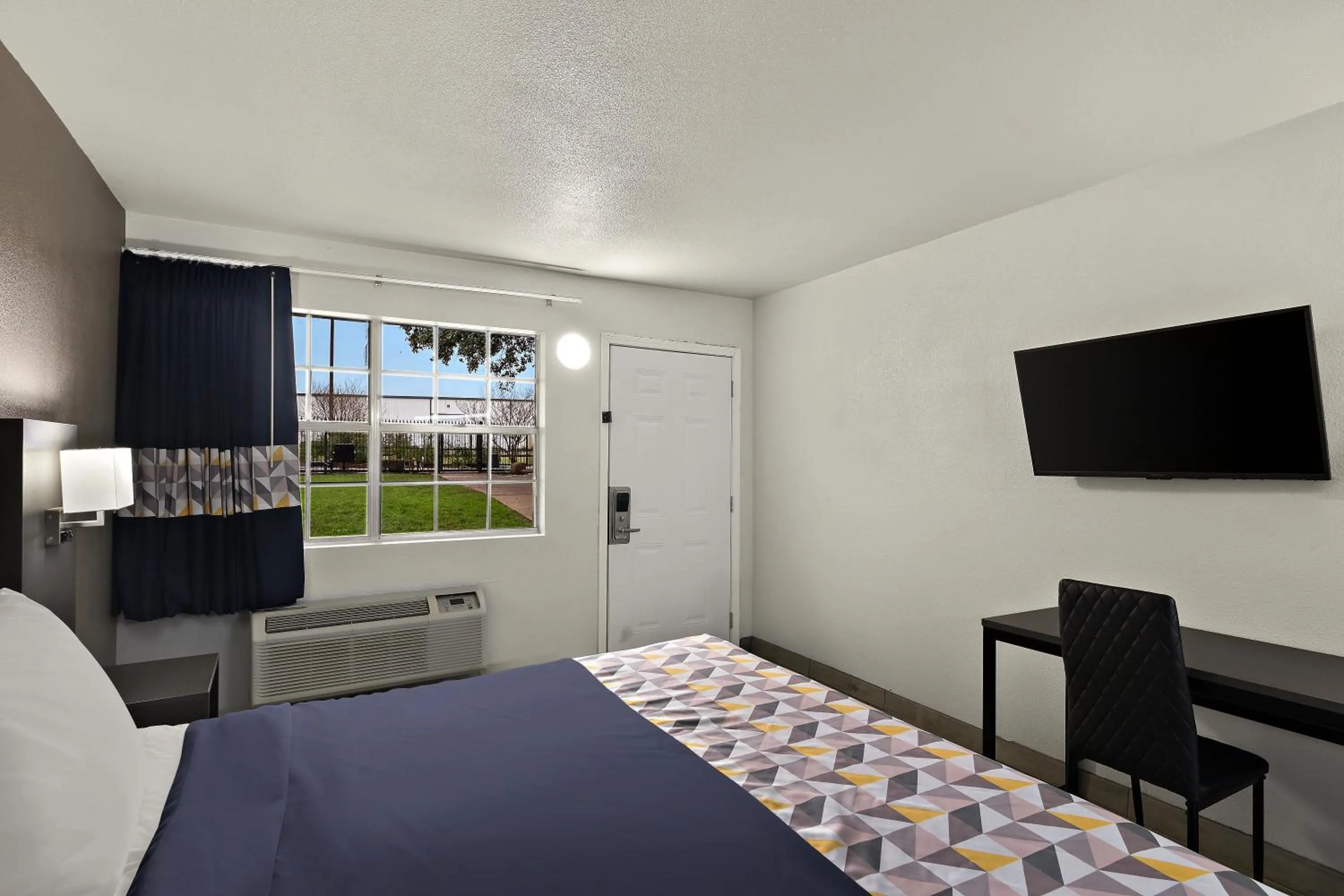 TV and multimedia, Bed in Knights Inn - Belton/Temple