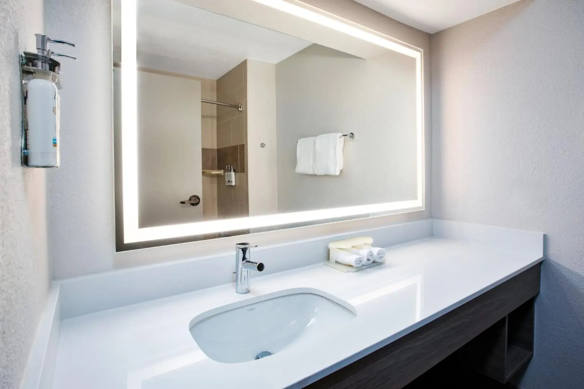 Standard Room with Two Queen Beds in Holiday Inn Express Silver City by IHG Standard Room with Two Queen Beds in Holiday Inn Express Silver City by IHG