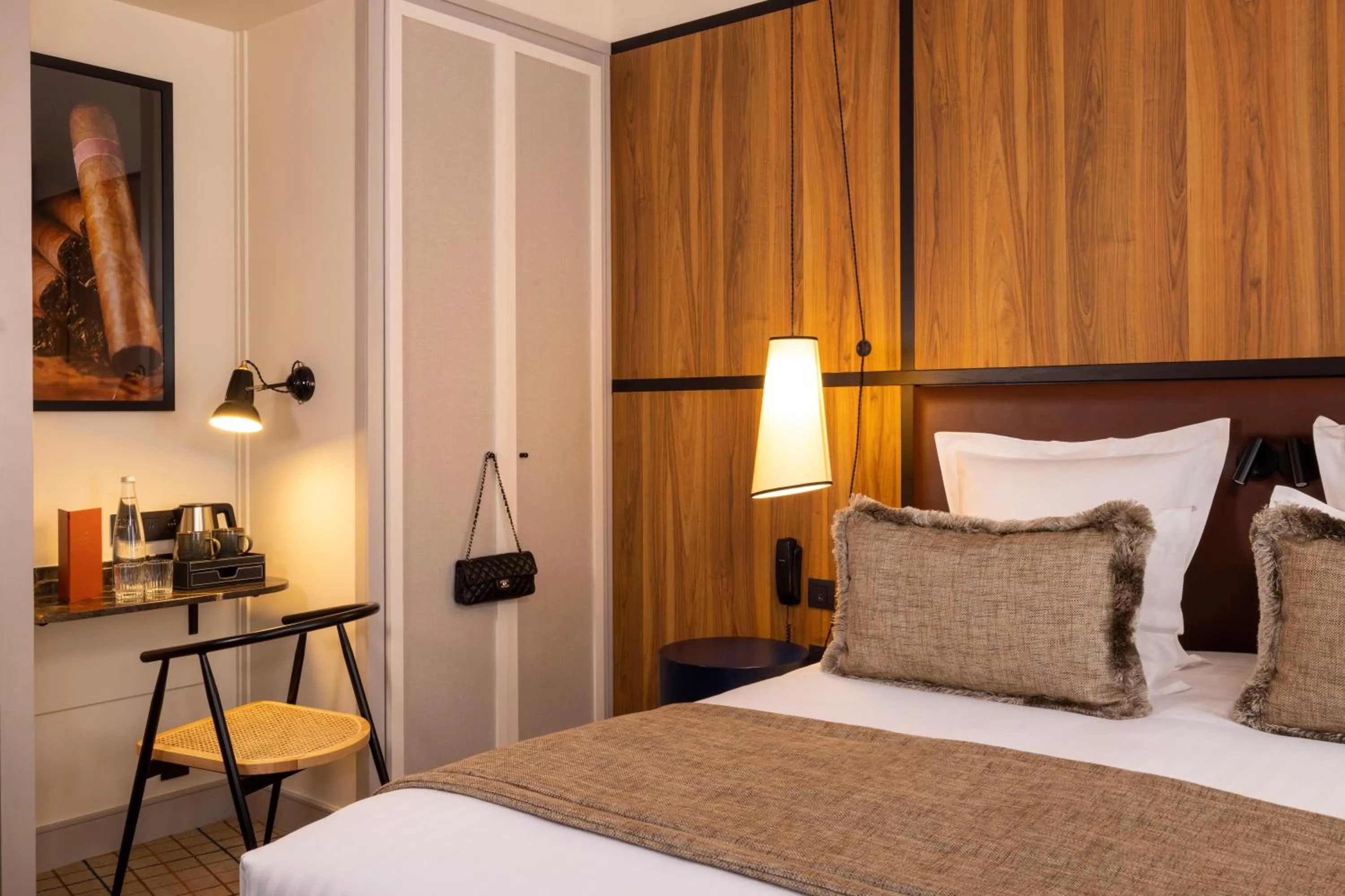 Bedroom, Bed in Hôtel Toujours & Spa