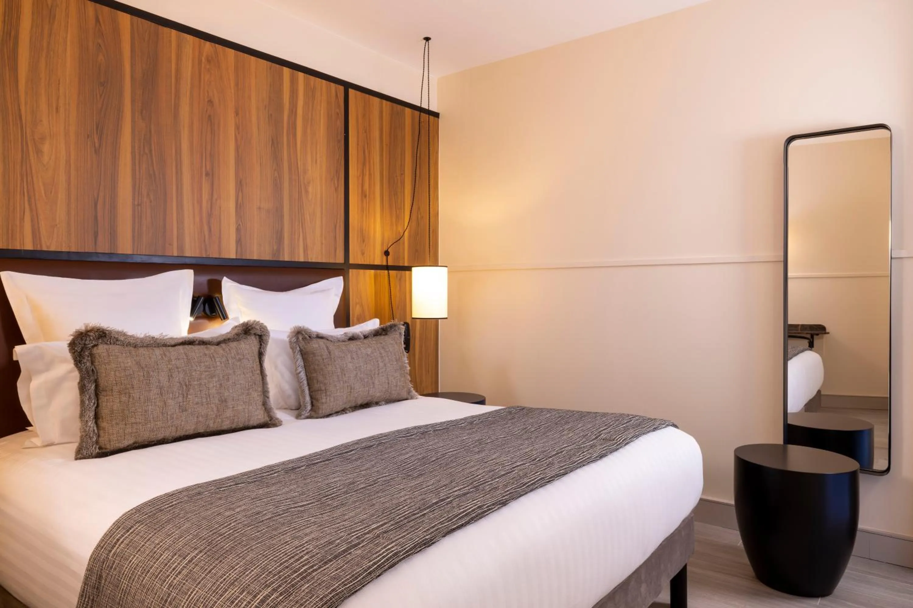 Bedroom, Bed in Hôtel Toujours & Spa