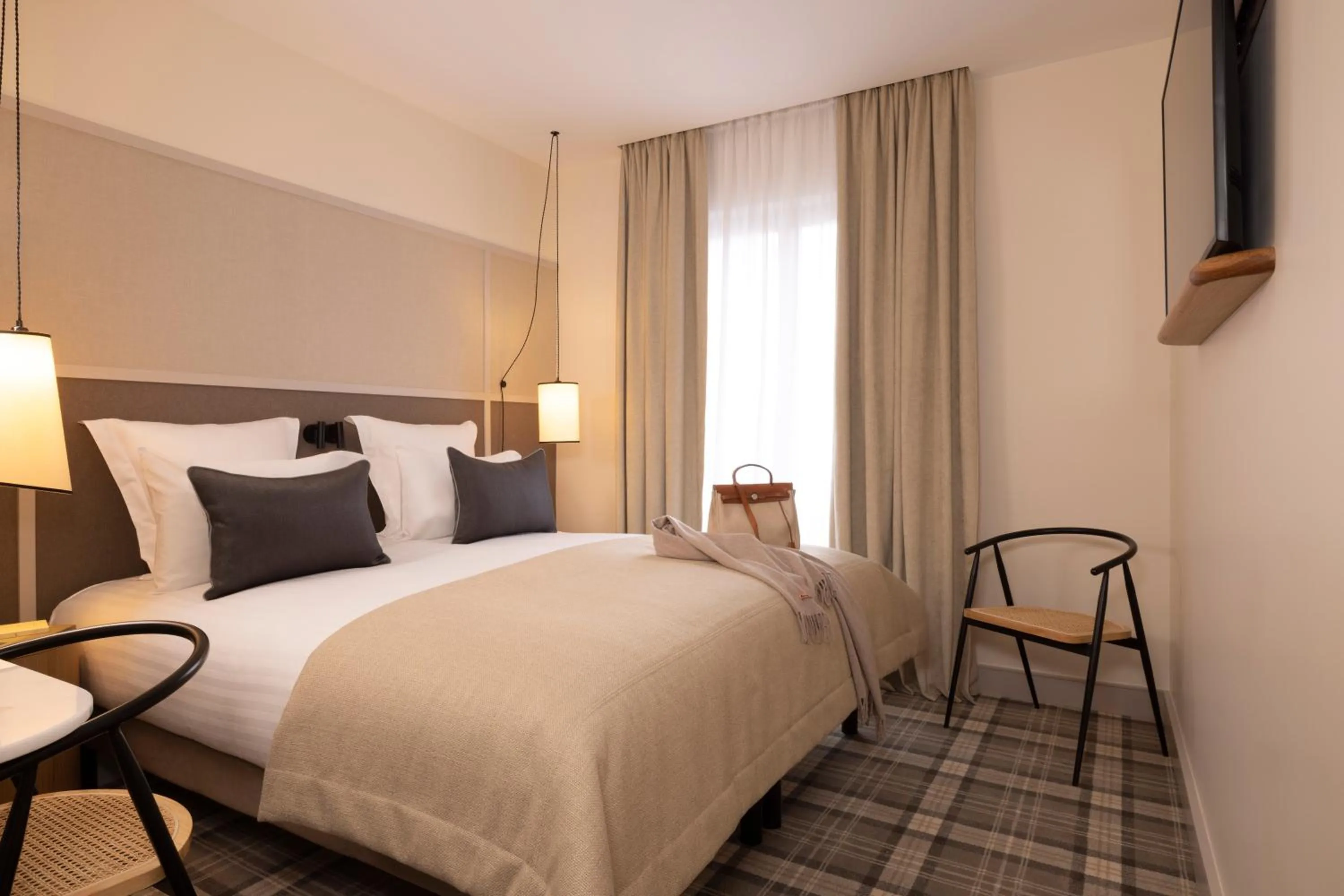 Bedroom, Bed in Hôtel Toujours & Spa