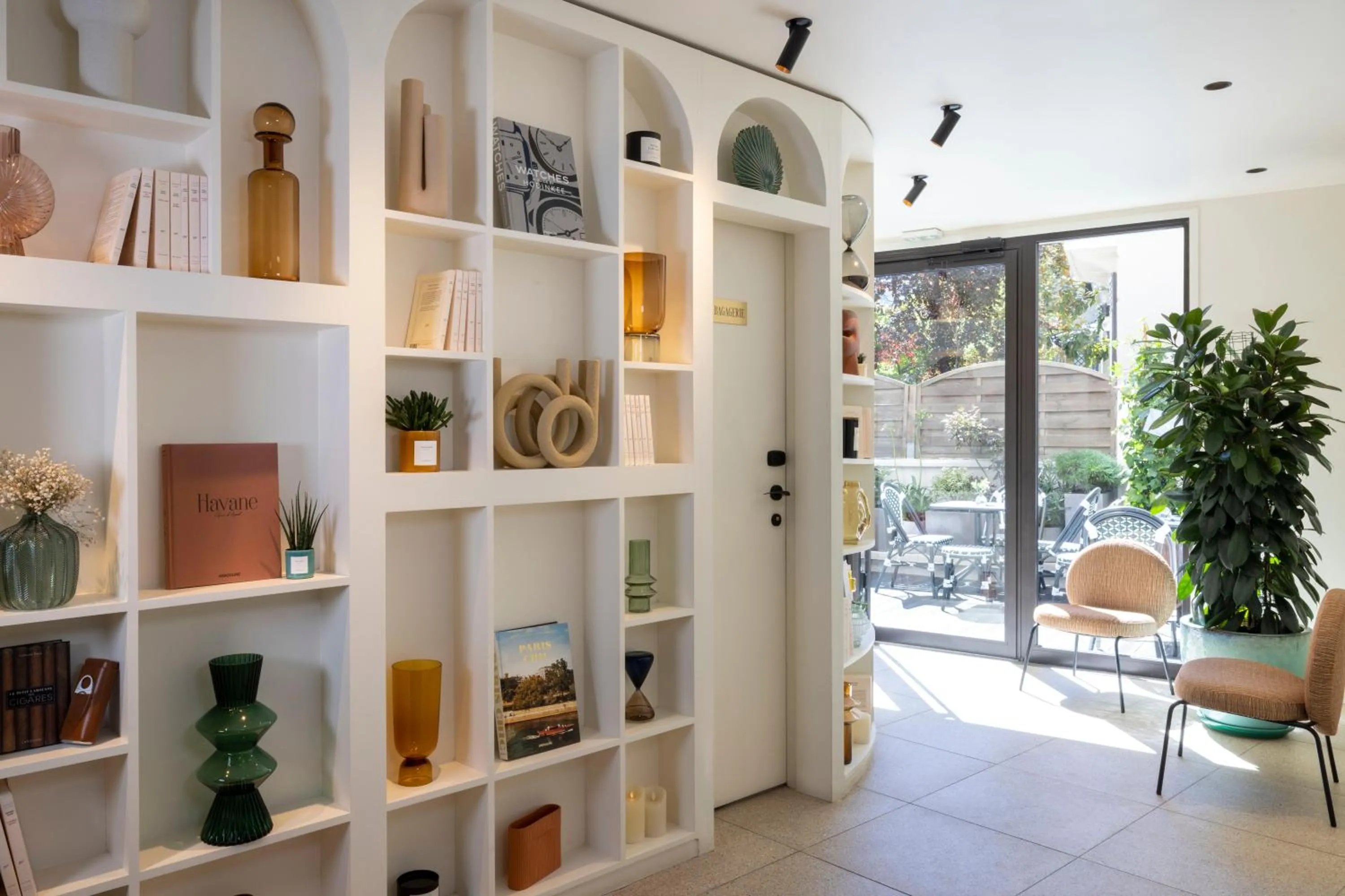 Decorative detail in Hôtel Toujours & Spa