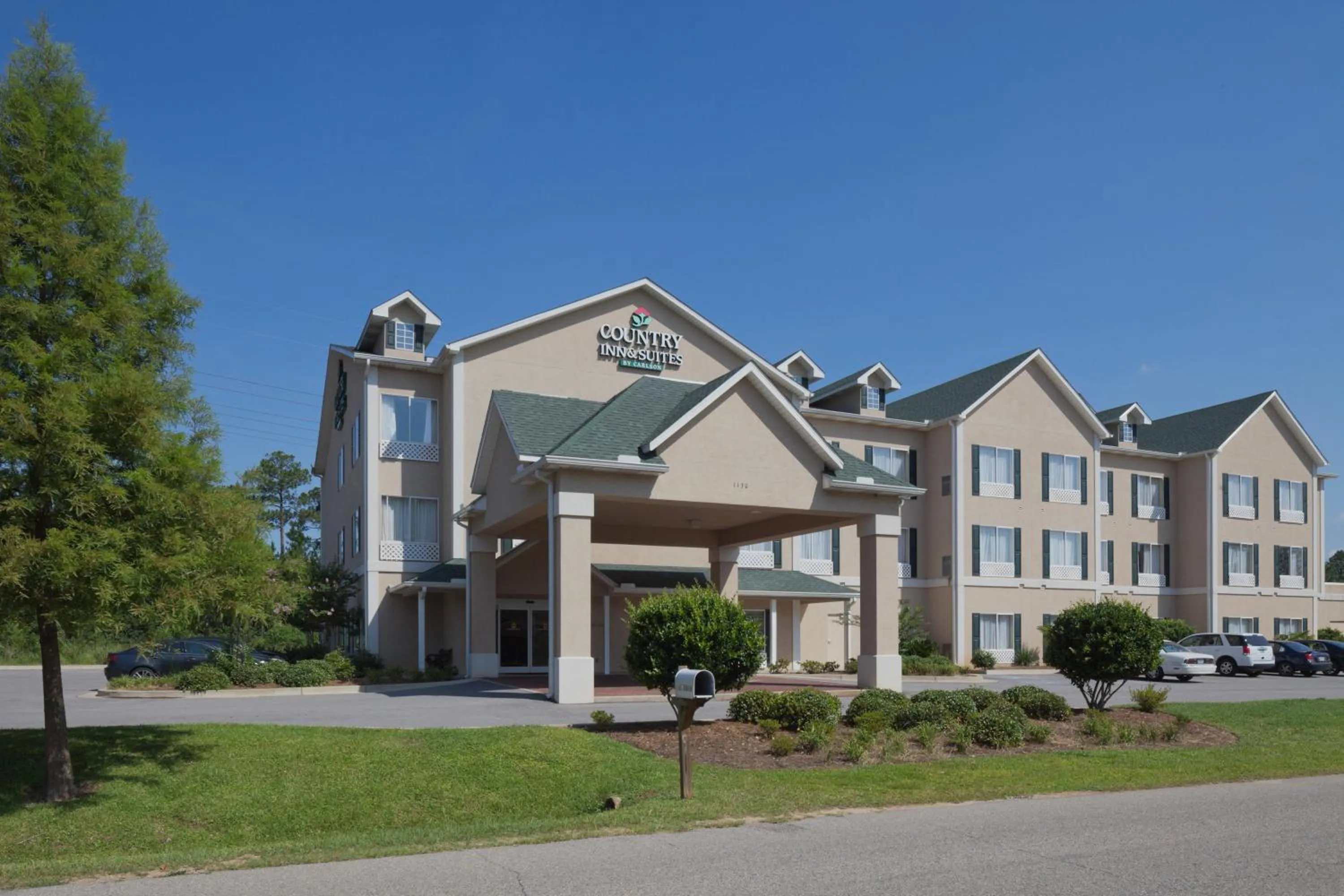 Facade/entrance in Country Inn & Suites by Radisson, Saraland, AL