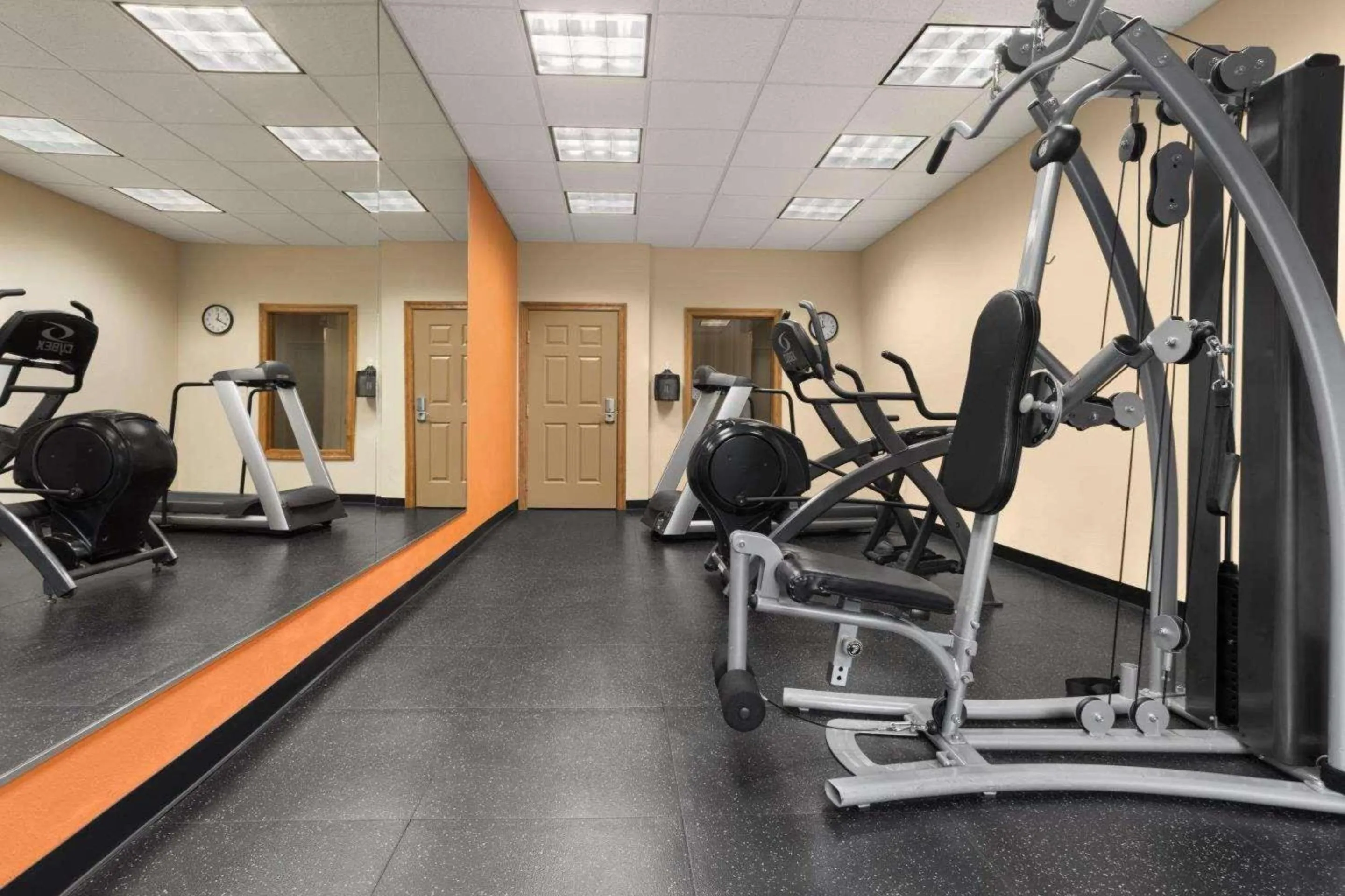 Fitness centre/facilities in Country Inn & Suites by Radisson, Saraland, AL