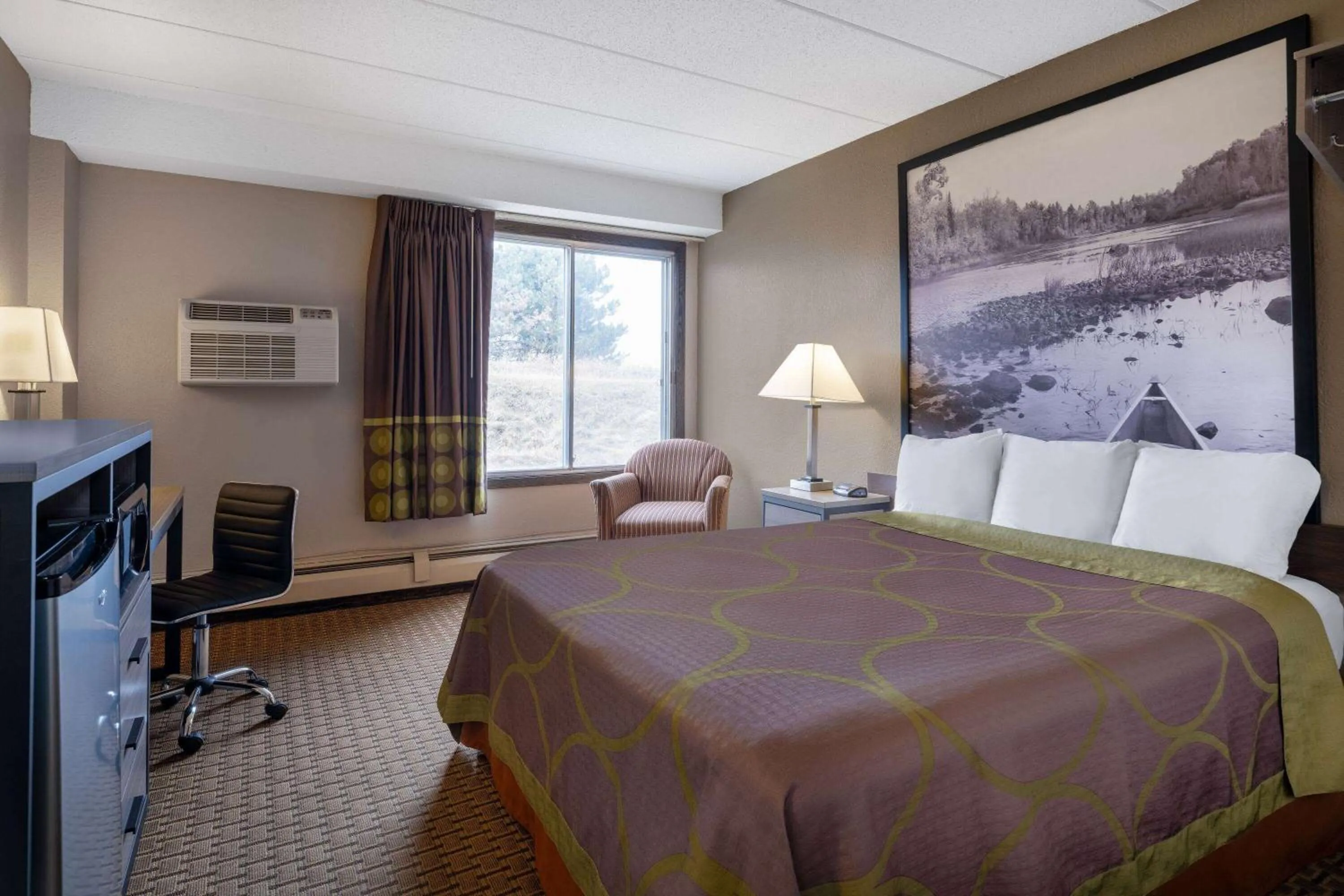 Photo of the whole room, Bed in Super 8 by Wyndham Owatonna