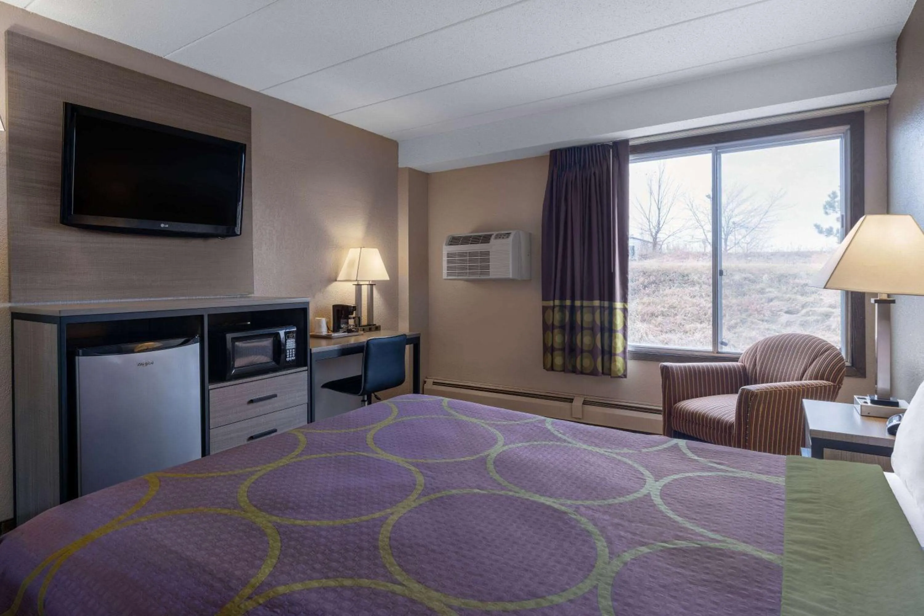 Photo of the whole room, Bed in Super 8 by Wyndham Owatonna