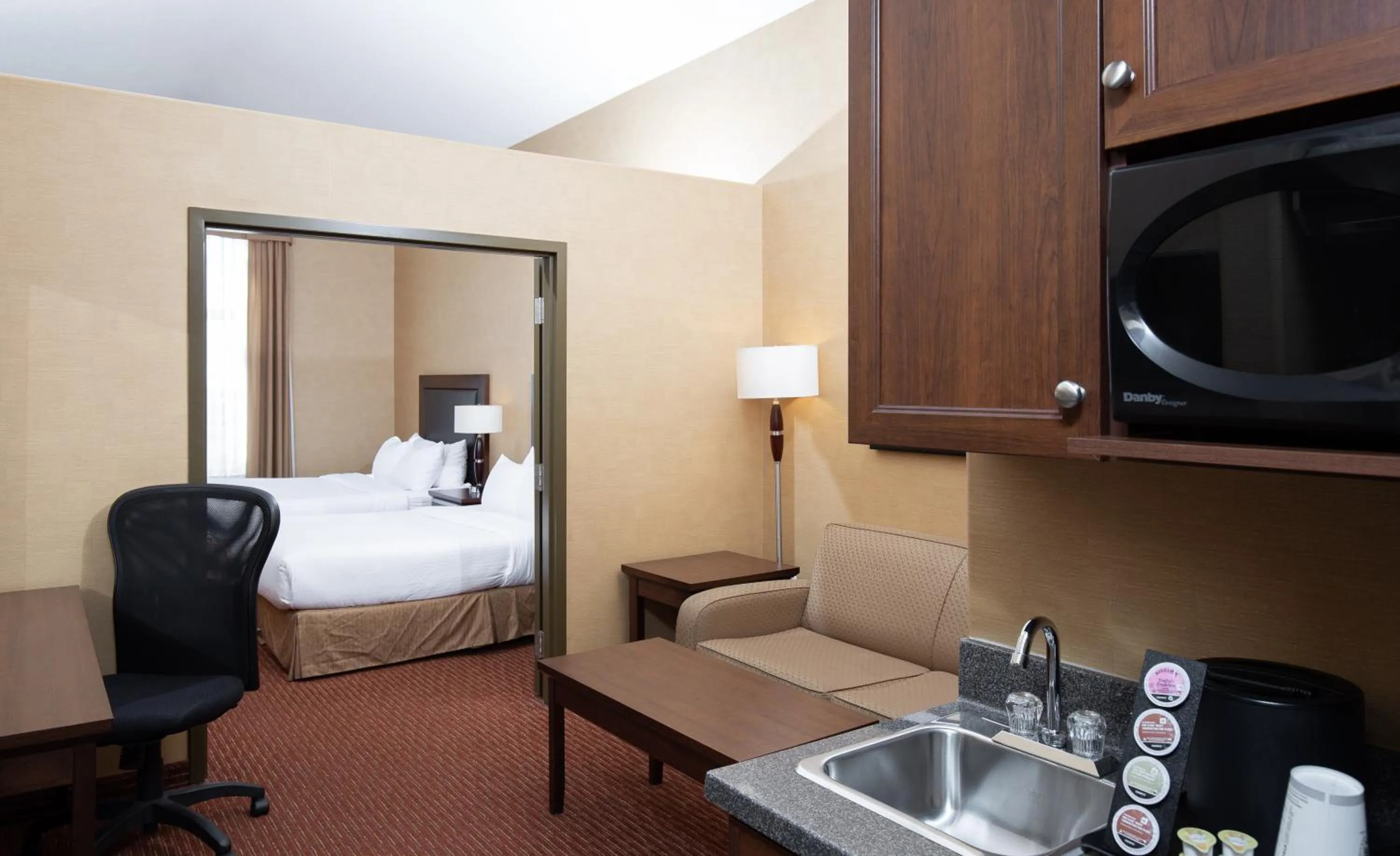 Photo of the whole room, Bed in Pomeroy Hotel Fort St. John