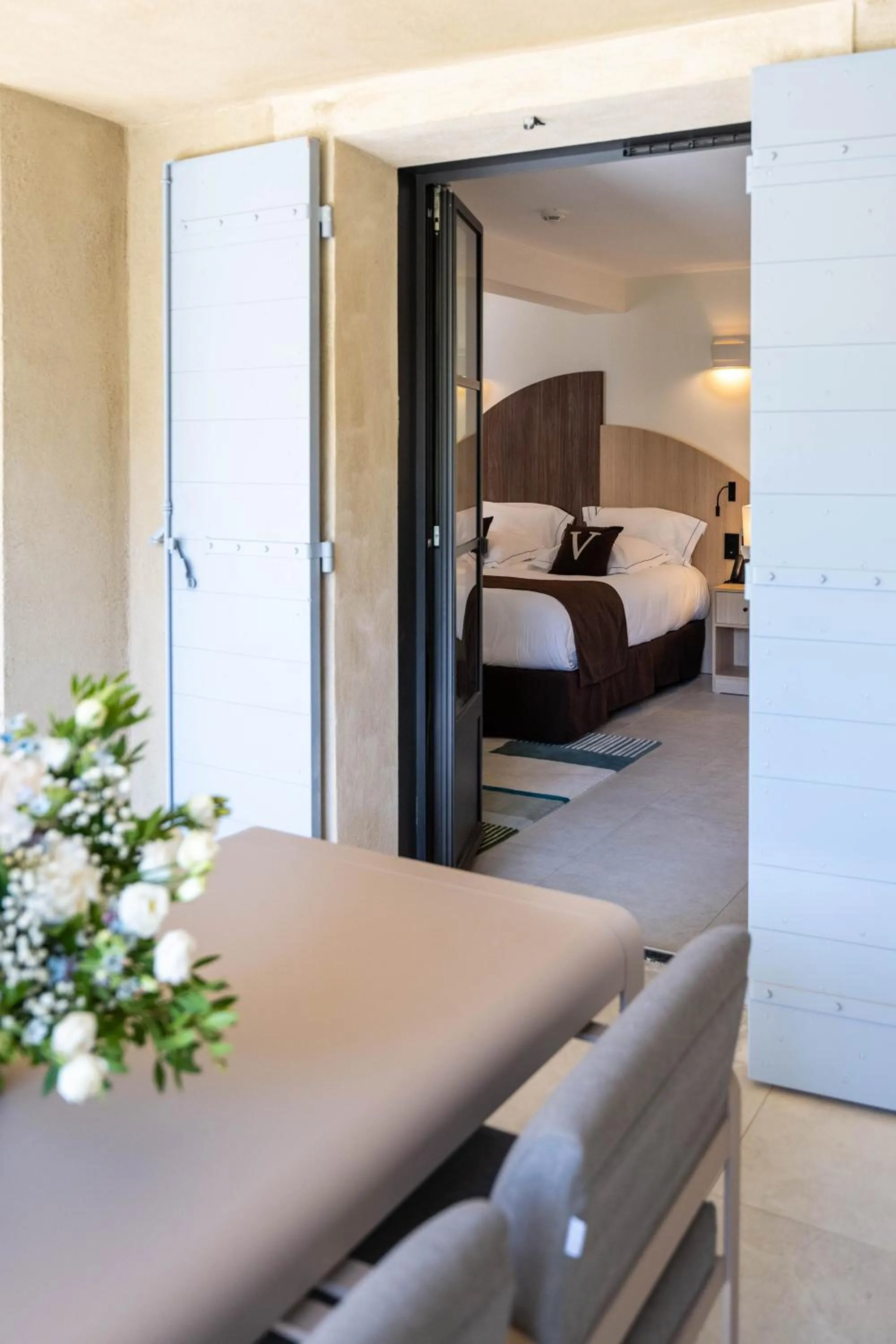 Patio, Bed in Le Vallon de Valrugues Hotel Spa & Villas