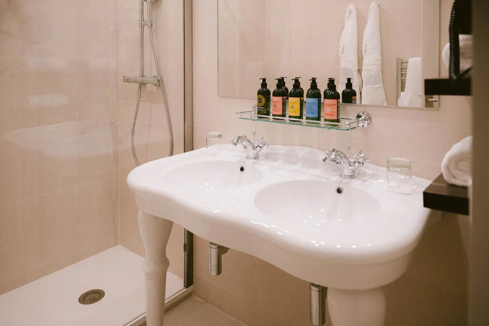 Shower in Le Vallon de Valrugues Hotel Spa & Villas