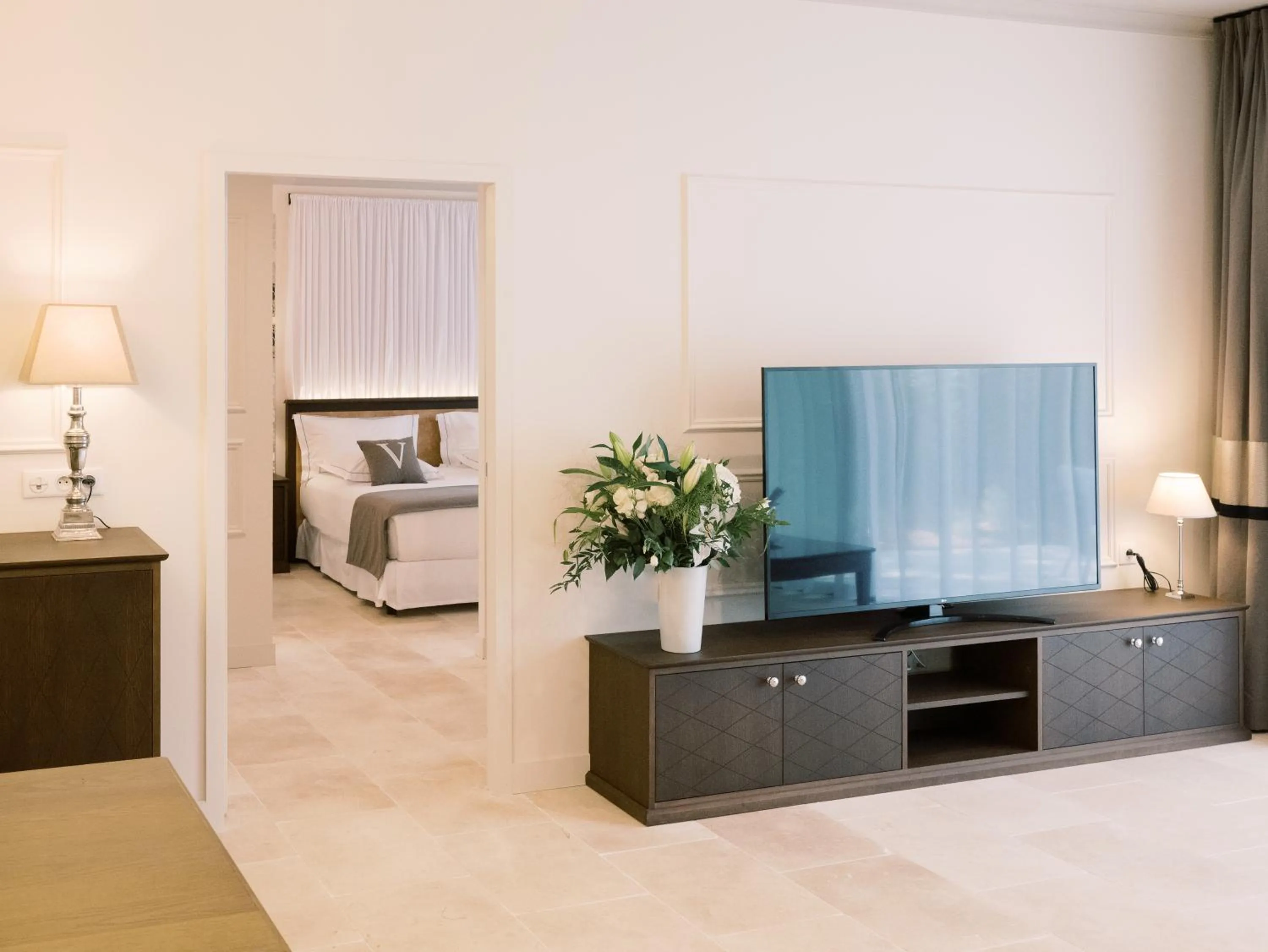 Living room, Bed in Le Vallon de Valrugues Hotel Spa & Villas