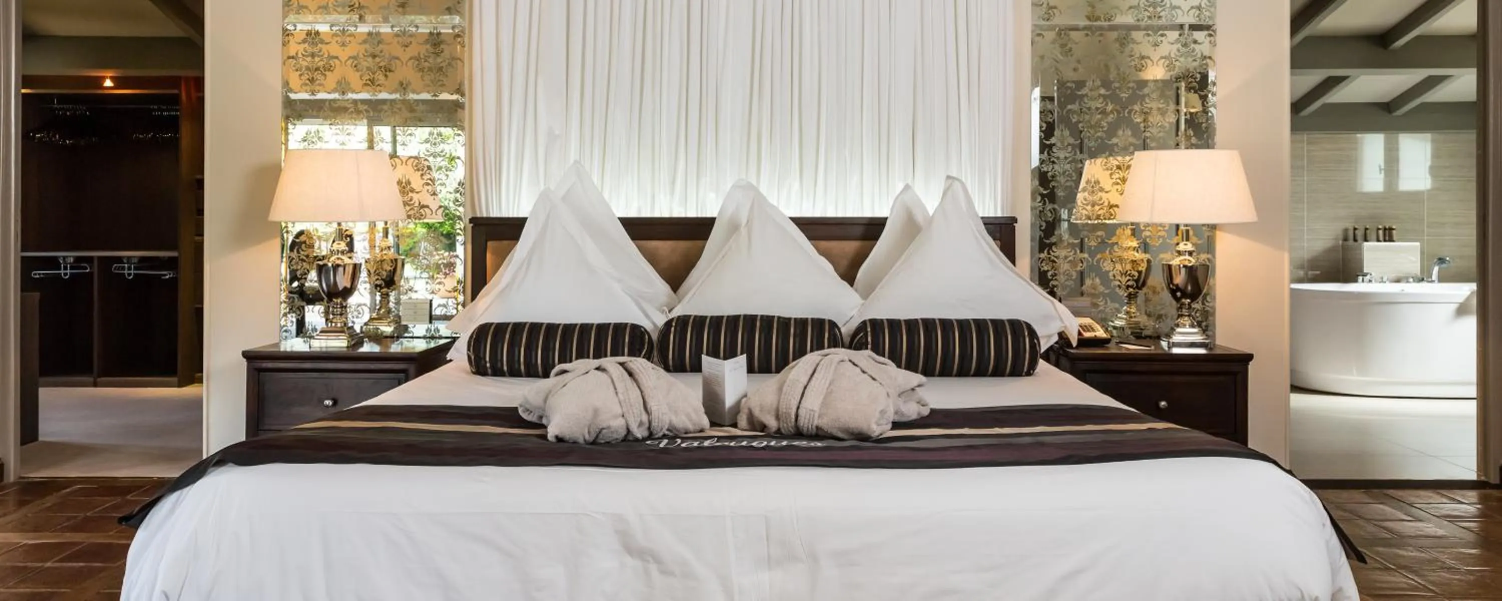 Bed in Le Vallon de Valrugues Hotel Spa & Villas