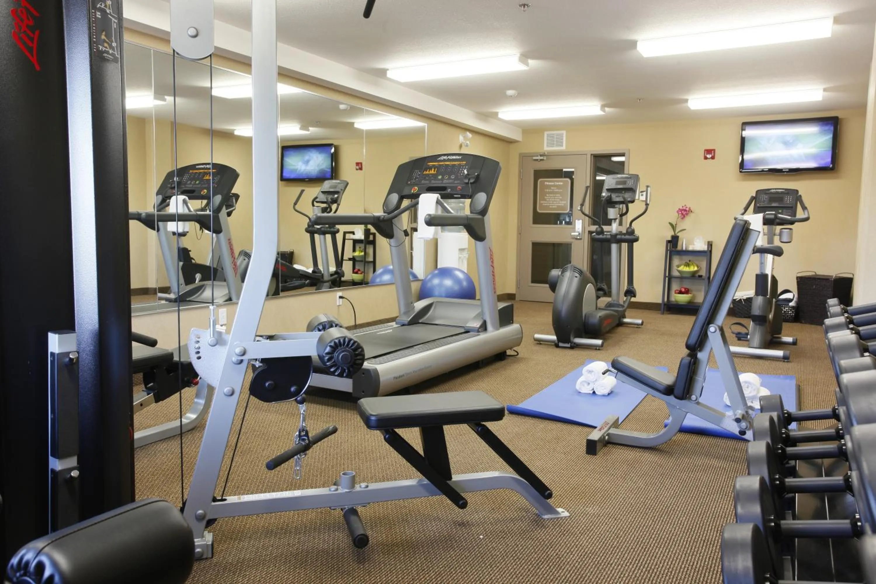 Fitness centre/facilities in Pomeroy Inn & Suites Fort St. John