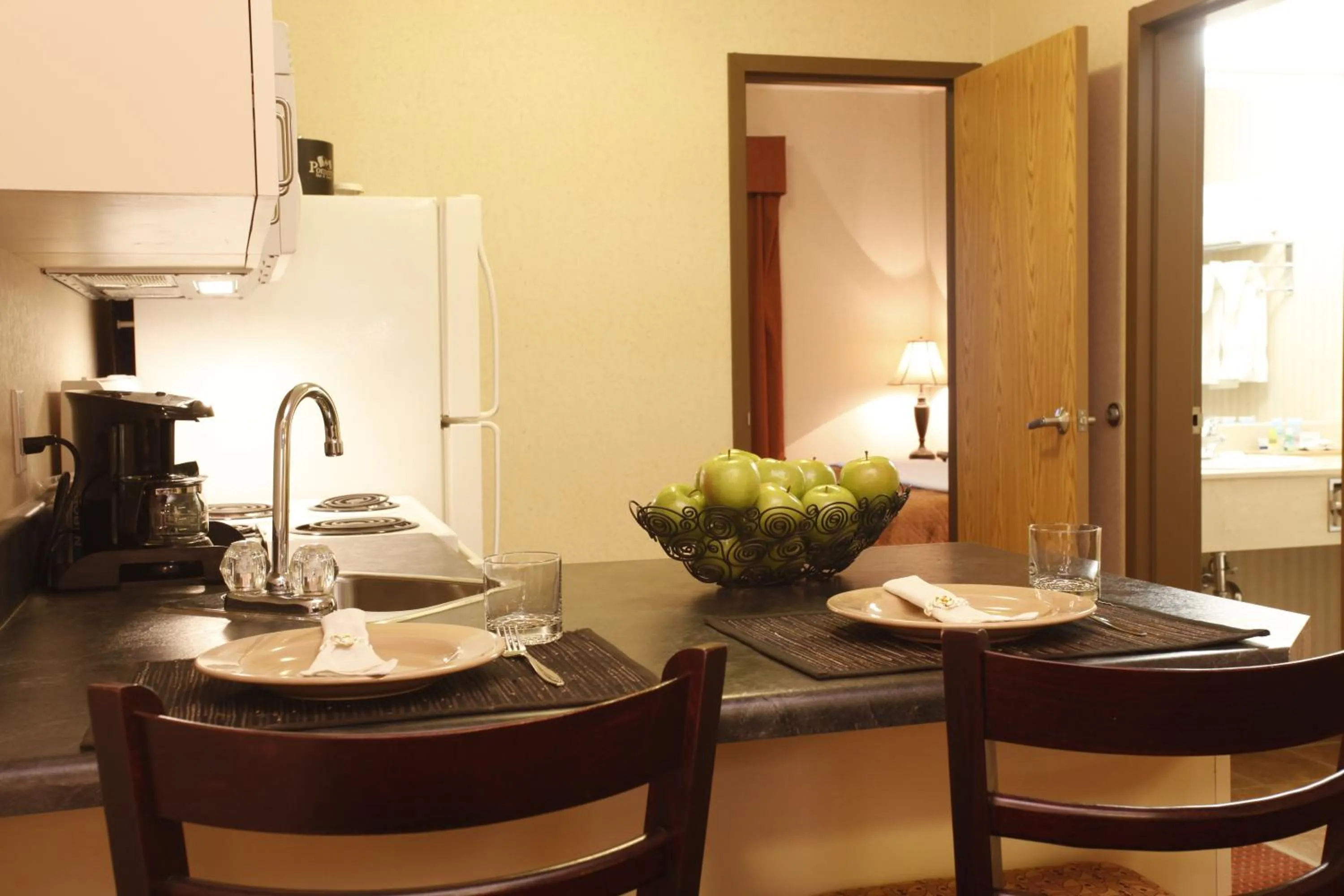 Kitchen or kitchenette in Pomeroy Inn & Suites Fort St. John