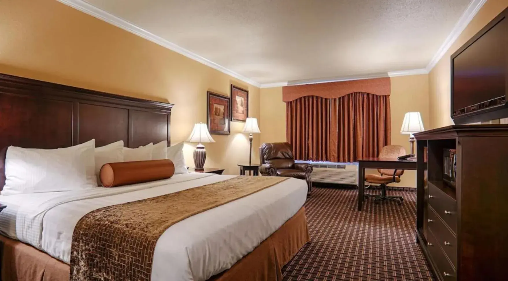 Queen Room with Two Queen Beds with Roll-In Shower - Mobility Accessible/Non-Smoking in Best Western Plus Southpark Inn & Suites Queen Room with Two Queen Beds with Roll-In Shower - Mobility Accessible/Non-Smoking in Best Western Plus Southpark Inn & Suites