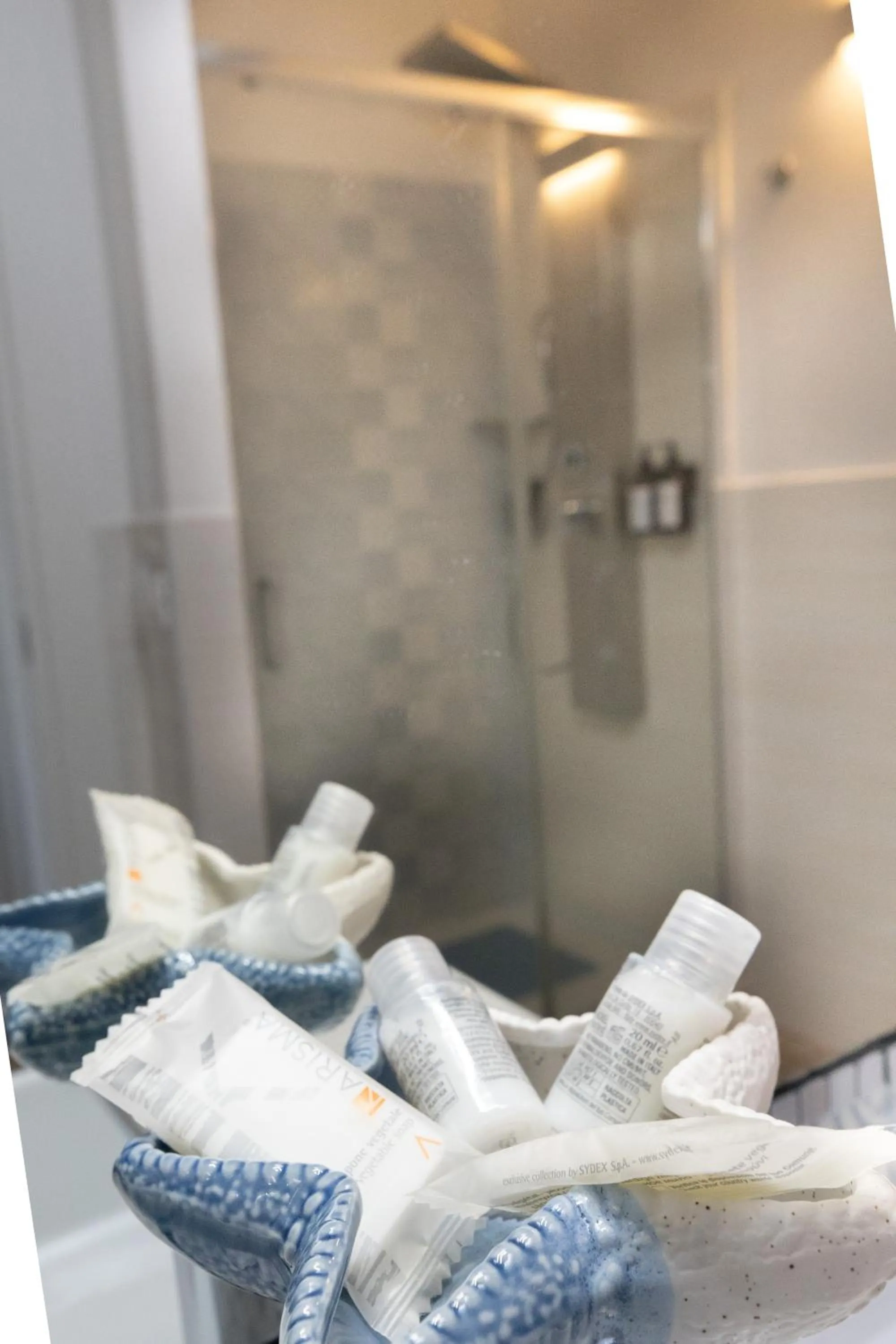 Shower in B&B Island Tropea -Sea View Rooms & Suites-
