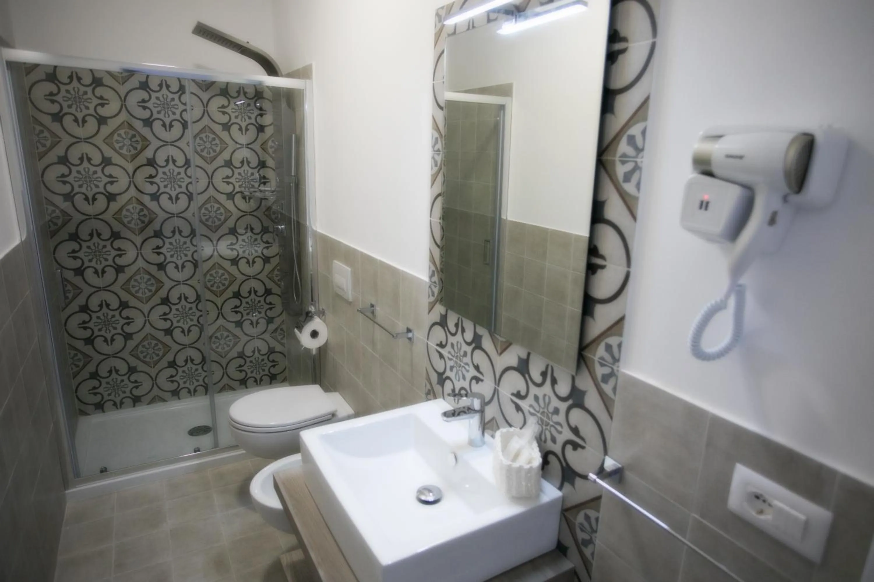 Shower in B&B Island Tropea -Sea View Rooms & Suites-