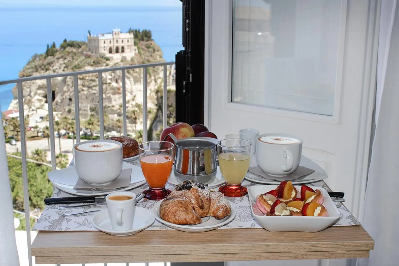 Day in B&B Island Tropea -Sea View Rooms & Suites-