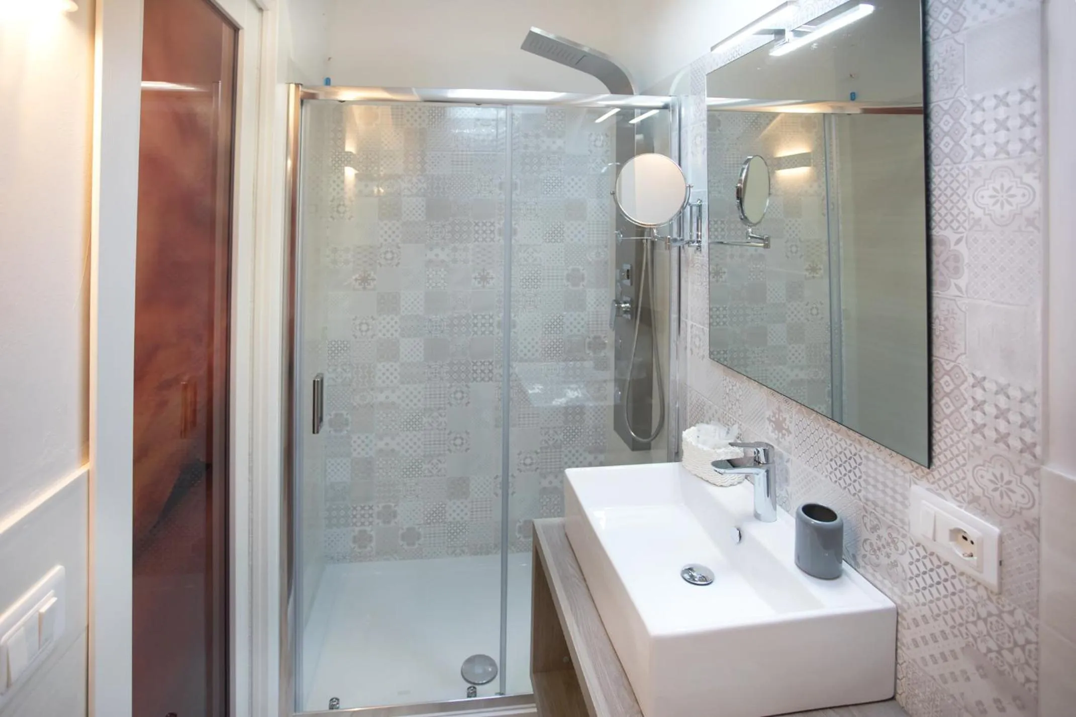 Shower in B&B Island Tropea -Sea View Rooms & Suites-