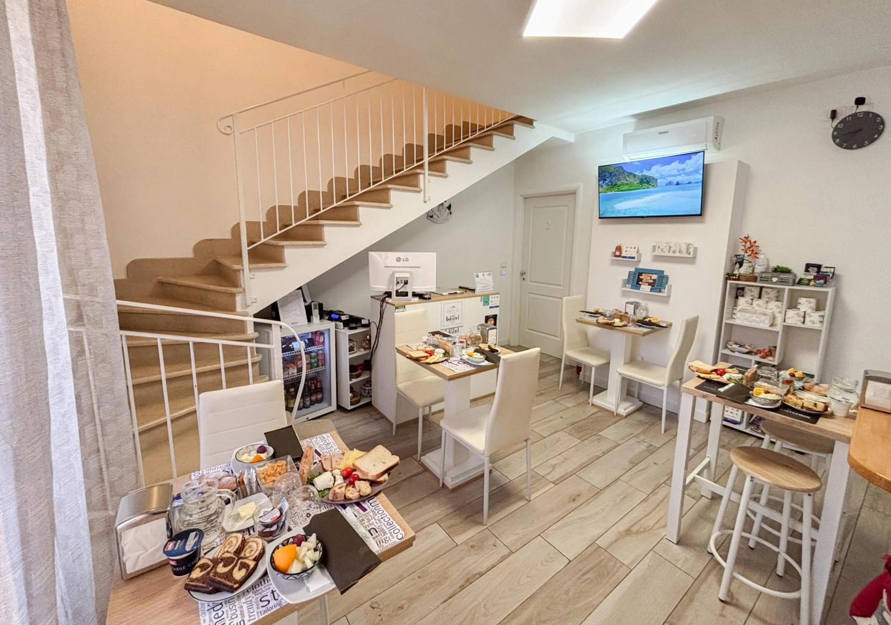 Communal lounge/ TV room in B&B Island Tropea -Sea View Rooms & Suites-