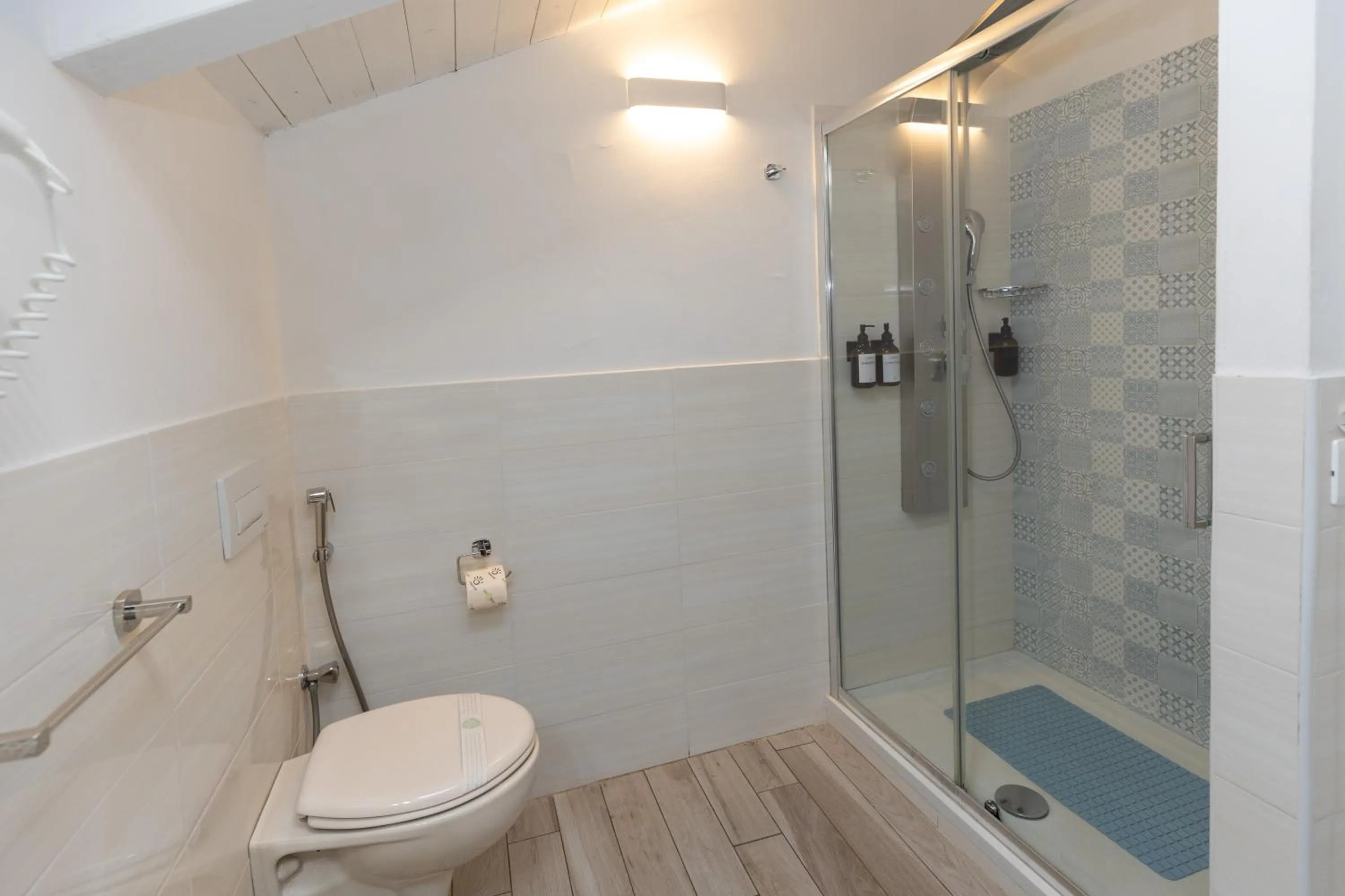 Shower in B&B Island Tropea -Sea View Rooms & Suites-