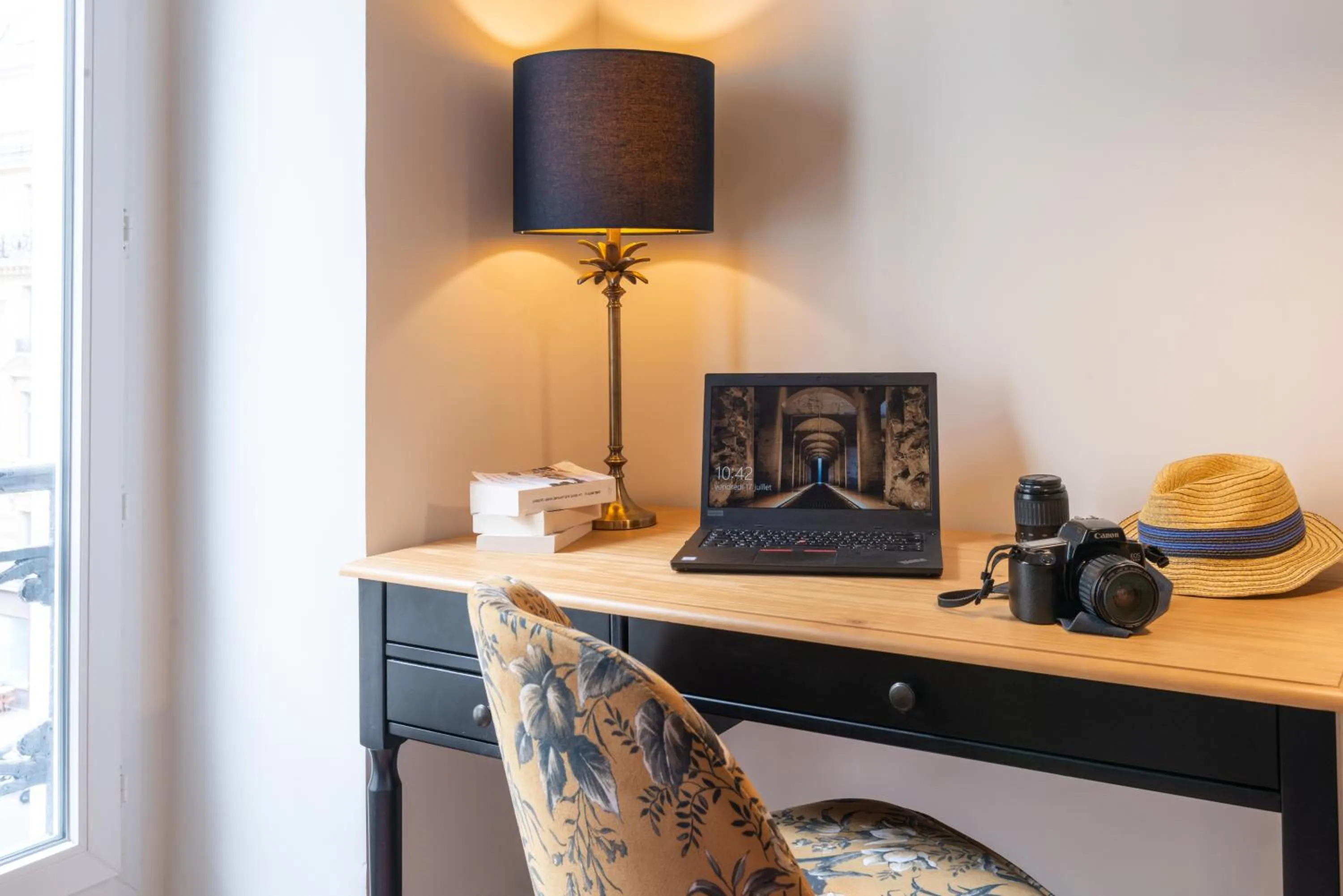 Seating area in Hotel Touraine Opera