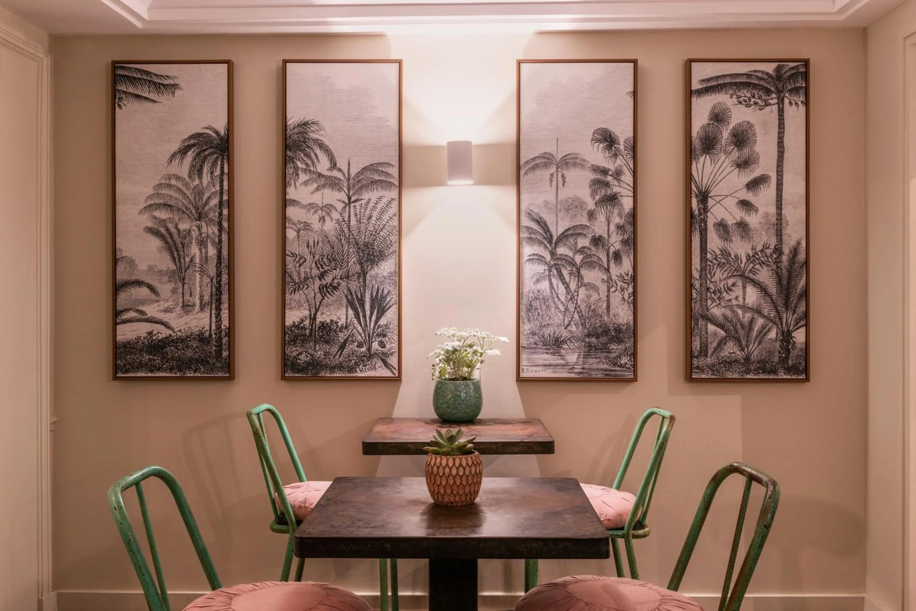 Restaurant/places to eat in Hotel Touraine Opera