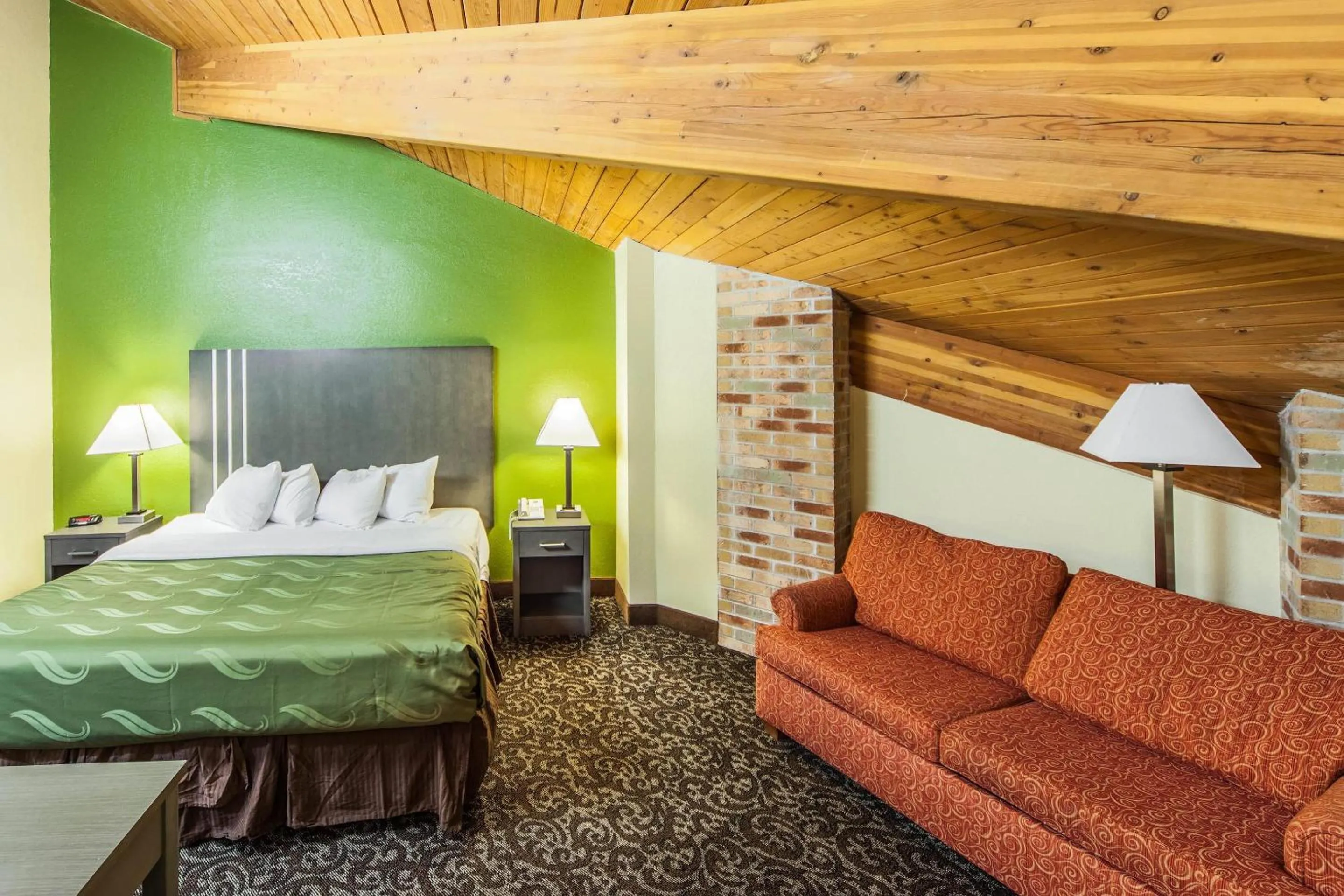 Bedroom, Bed in Quality Inn Decatur near US-224