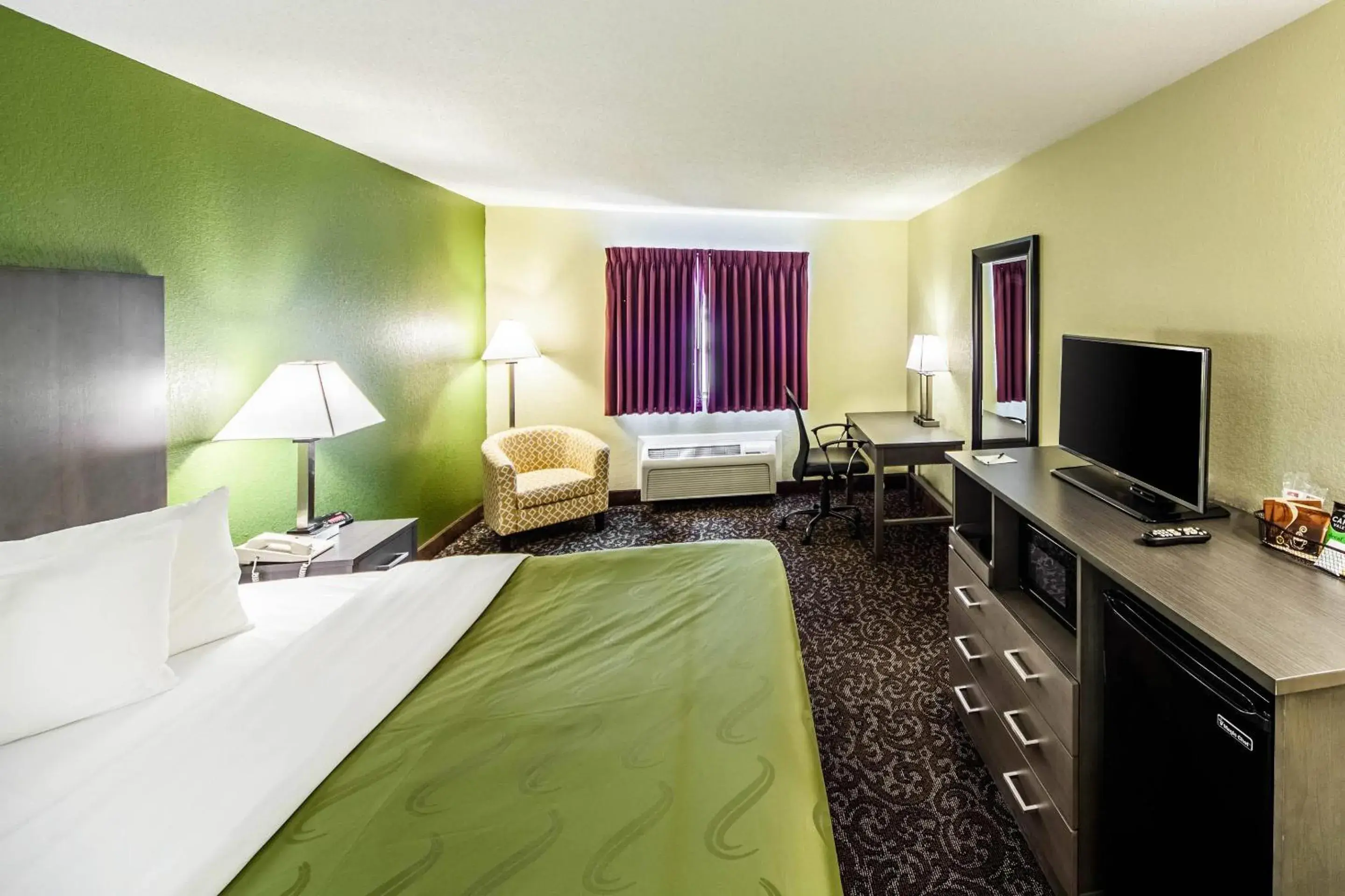 King Room - Non-Smoking in Quality Inn Decatur near US-224 King Room - Non-Smoking in Quality Inn Decatur near US-224